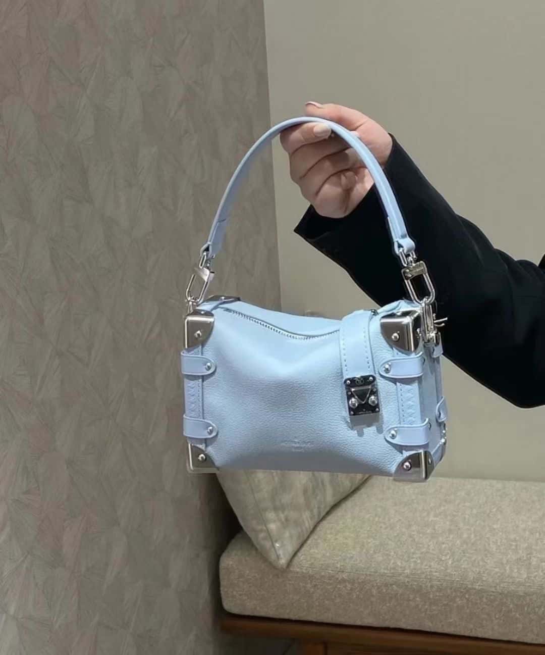 LV M25067 Side Trunk PM原單包包A級出品¥2980.00-頂級1:1精品高仿包包香港台灣批發價格推薦微信哪裡買