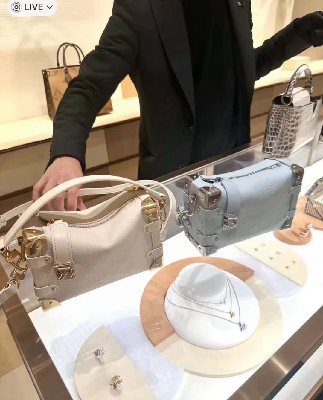 LV M25067 Side Trunk PM原單包包A級出品¥2980.00-頂級1:1精品高仿包包香港台灣批發價格推薦微信哪裡買