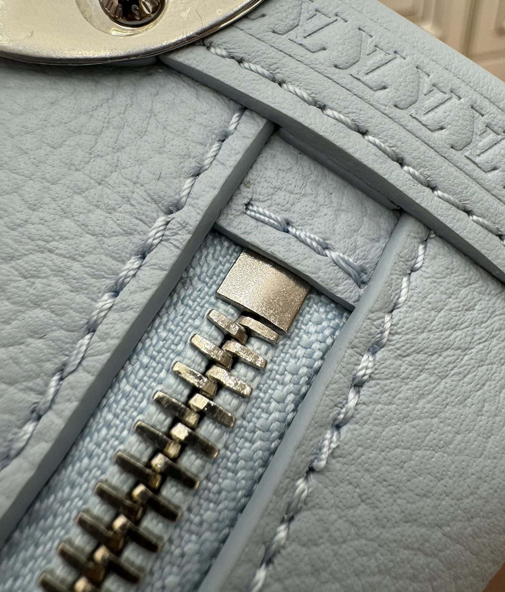 LV M25067 Side Trunk PM原單包包A級出品¥2980.00-頂級1:1精品高仿包包香港台灣批發價格推薦微信哪裡買