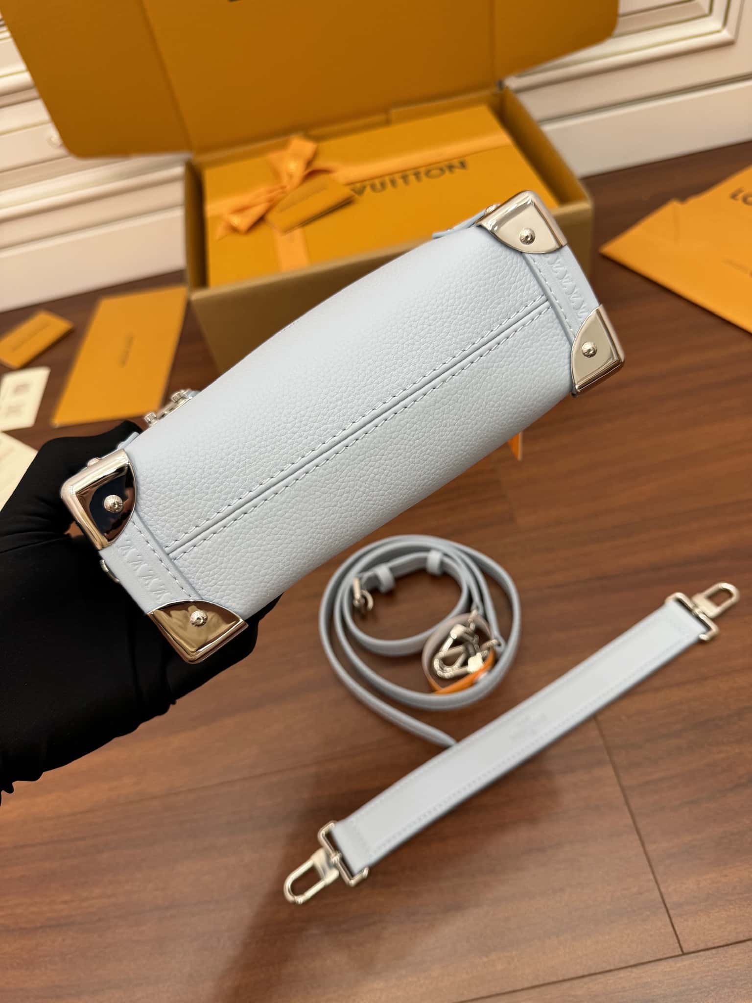 LV M25067 Side Trunk PM原單包包A級出品¥2980.00-頂級1:1精品高仿包包香港台灣批發價格推薦微信哪裡買