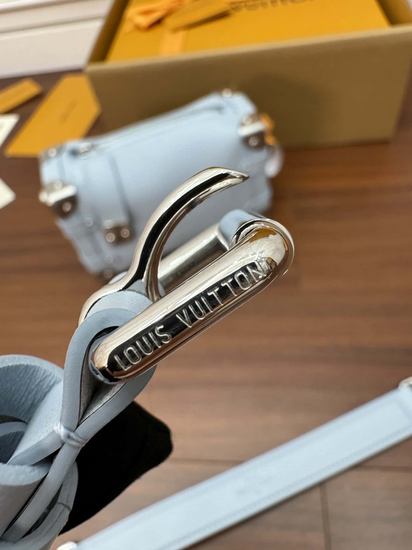 LV M25067 Side Trunk PM原單包包A級出品¥2980.00-頂級1:1精品高仿包包香港台灣批發價格推薦微信哪裡買