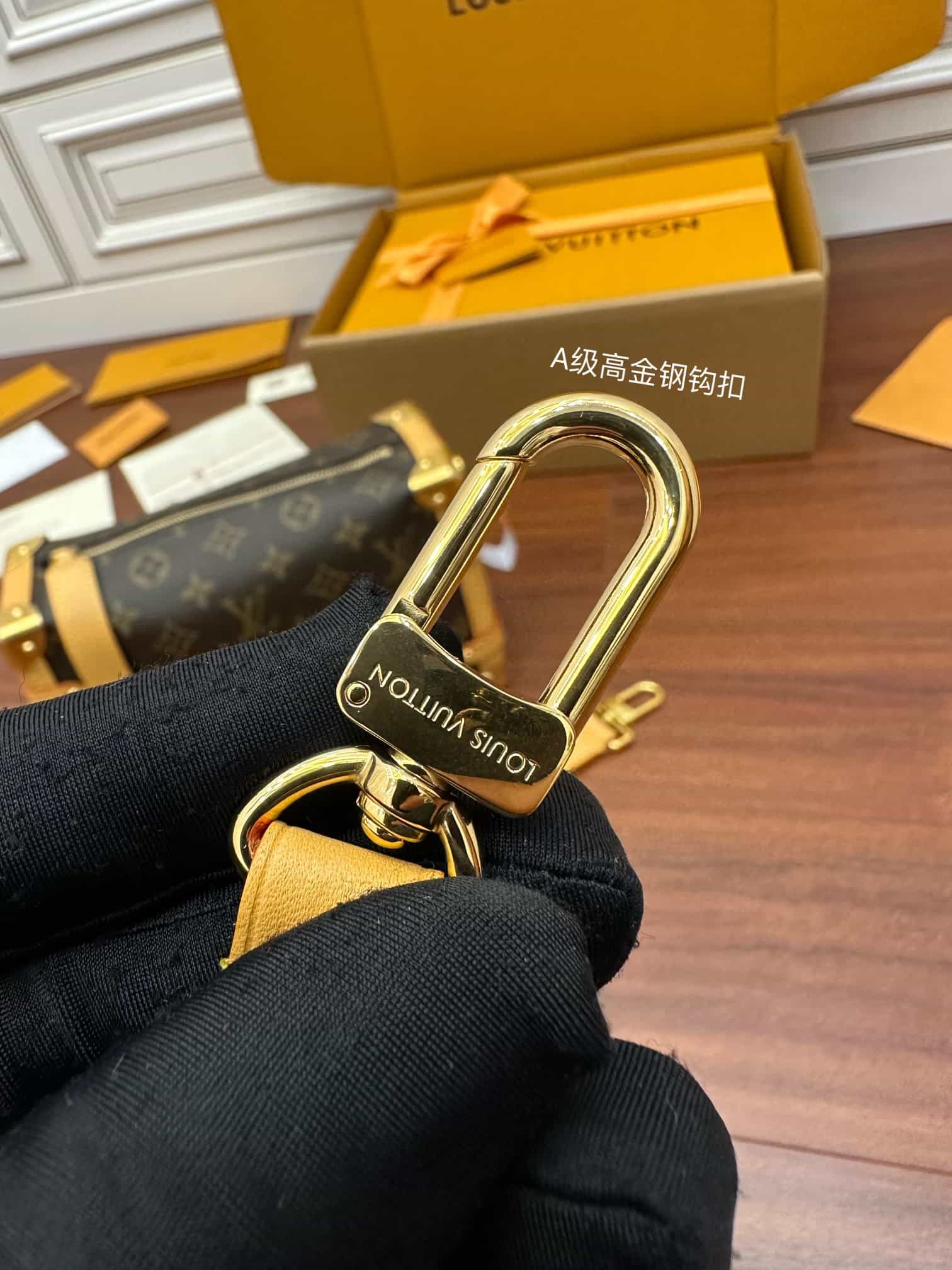Louis Vuitton M46358 SIDE TRUNK 一比一高仿手袋¥2980.00-頂級1:1精品高仿包包香港台灣批發價格推薦微信哪裡買