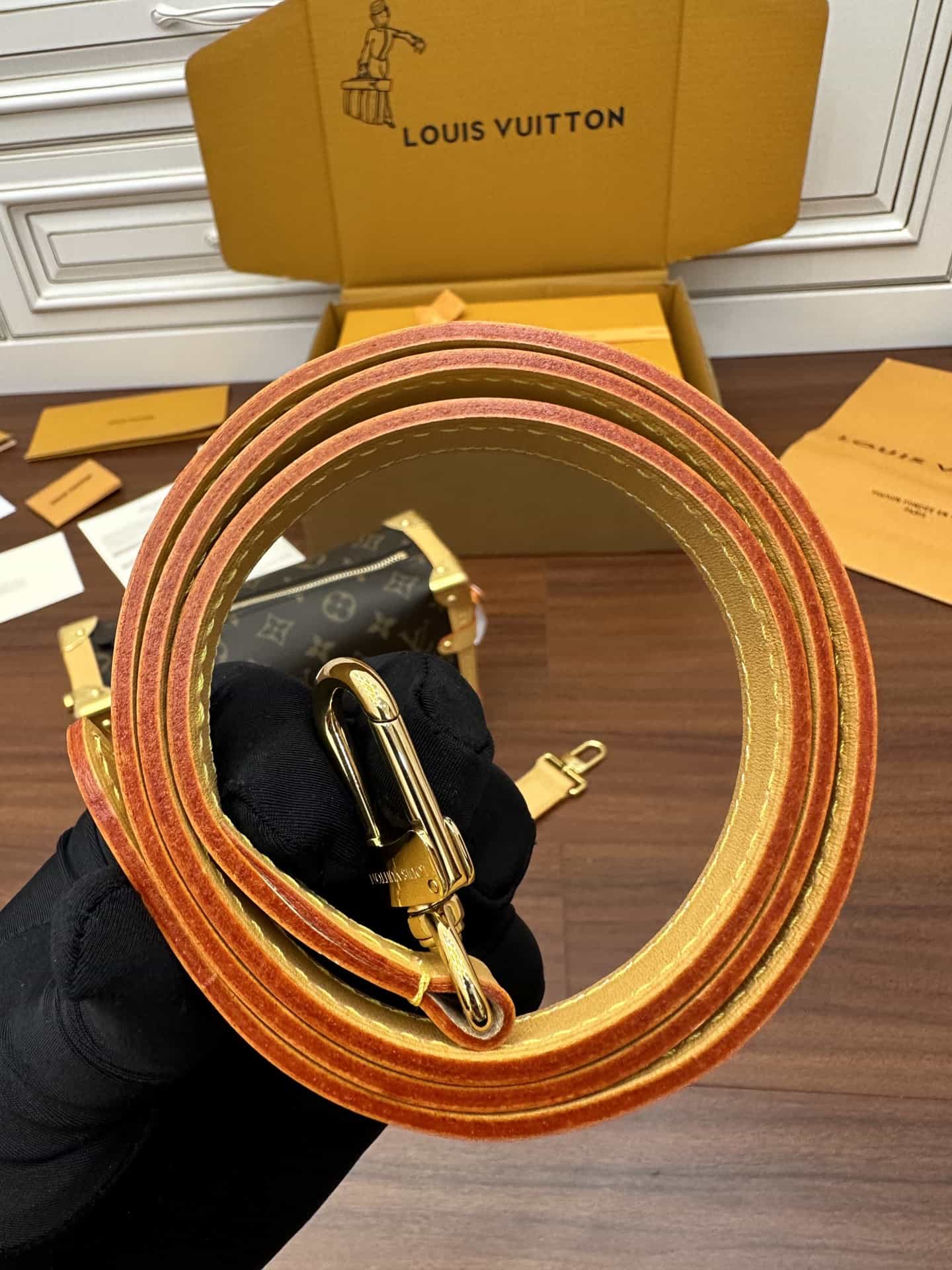 Louis Vuitton M46358 SIDE TRUNK 一比一高仿手袋¥2980.00-頂級1:1精品高仿包包香港台灣批發價格推薦微信哪裡買