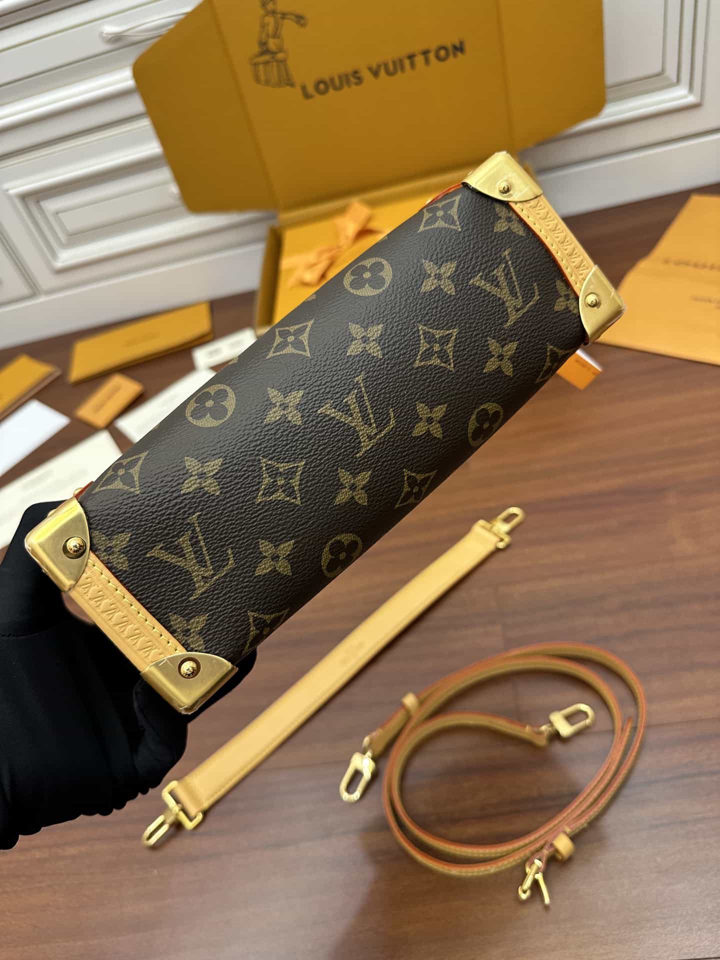 Louis Vuitton M46358 SIDE TRUNK 一比一高仿手袋¥2980.00-頂級1:1精品高仿包包香港台灣批發價格推薦微信哪裡買