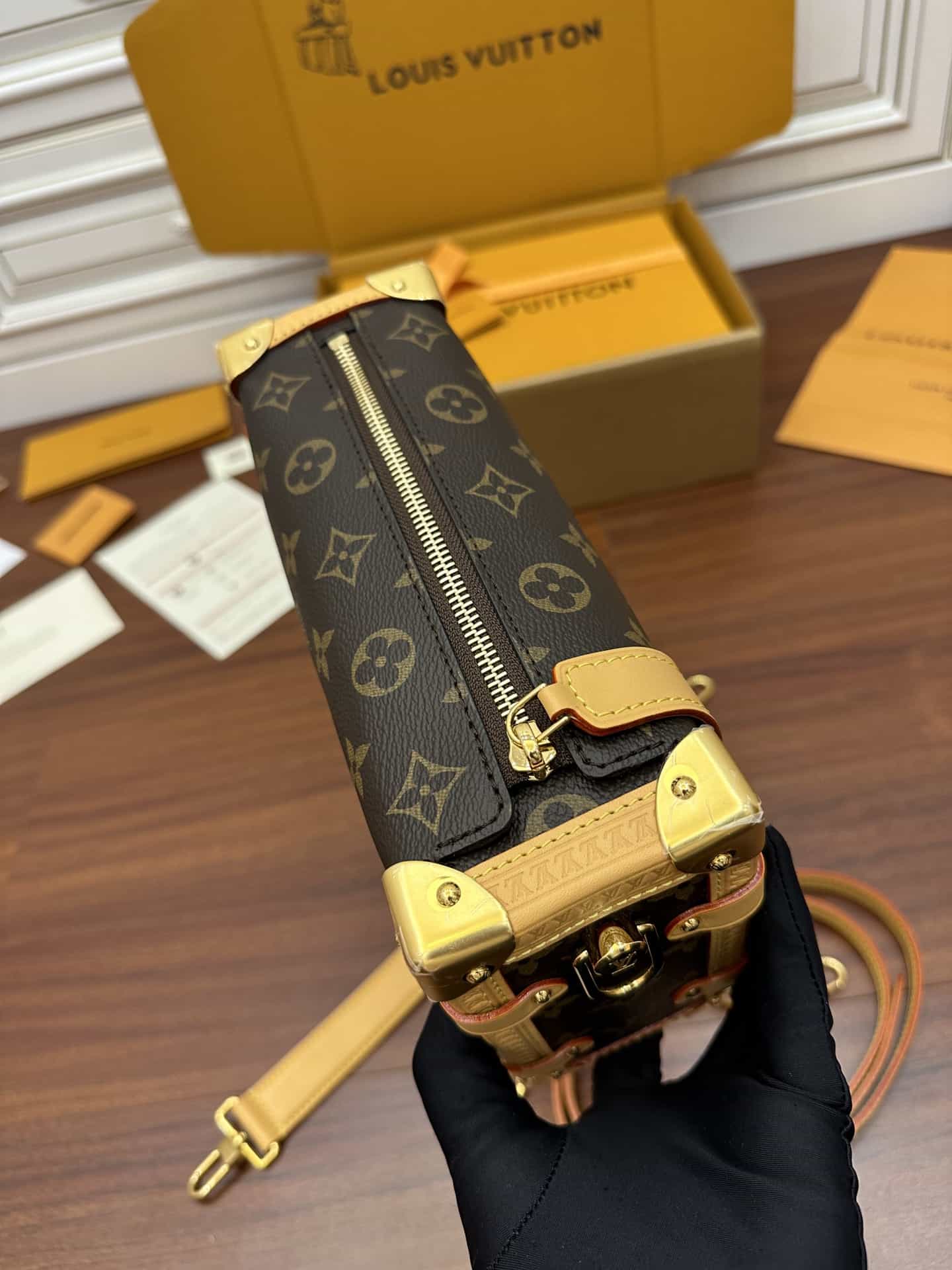 Louis Vuitton M46358 SIDE TRUNK 一比一高仿手袋¥2980.00-頂級1:1精品高仿包包香港台灣批發價格推薦微信哪裡買