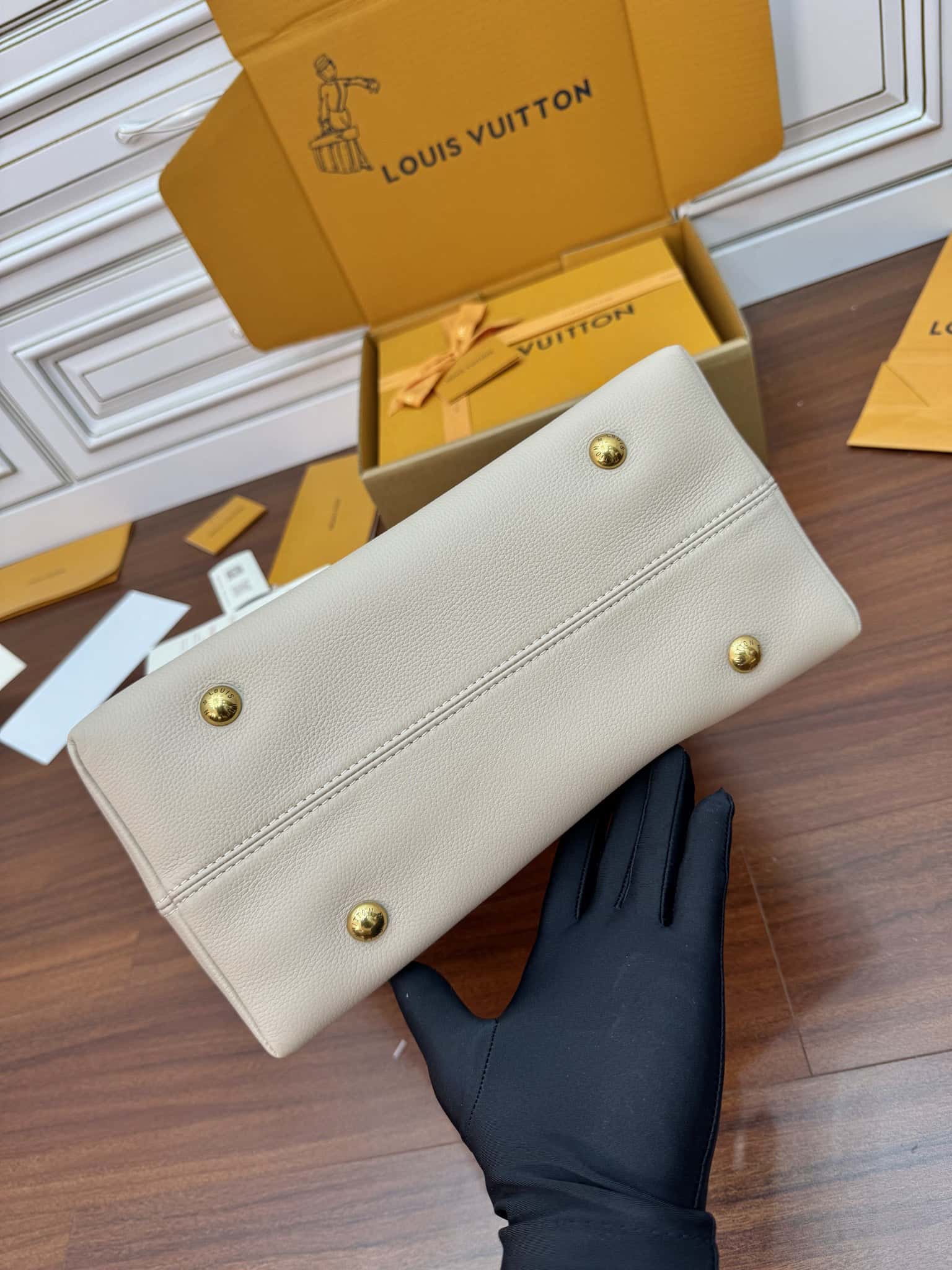 LV頂級原單包M25022 LOW KEY HOBO 中號手袋禮品袋¥2,880.00-頂級1:1精品高仿包包香港台灣批發價格推薦微信哪裡買