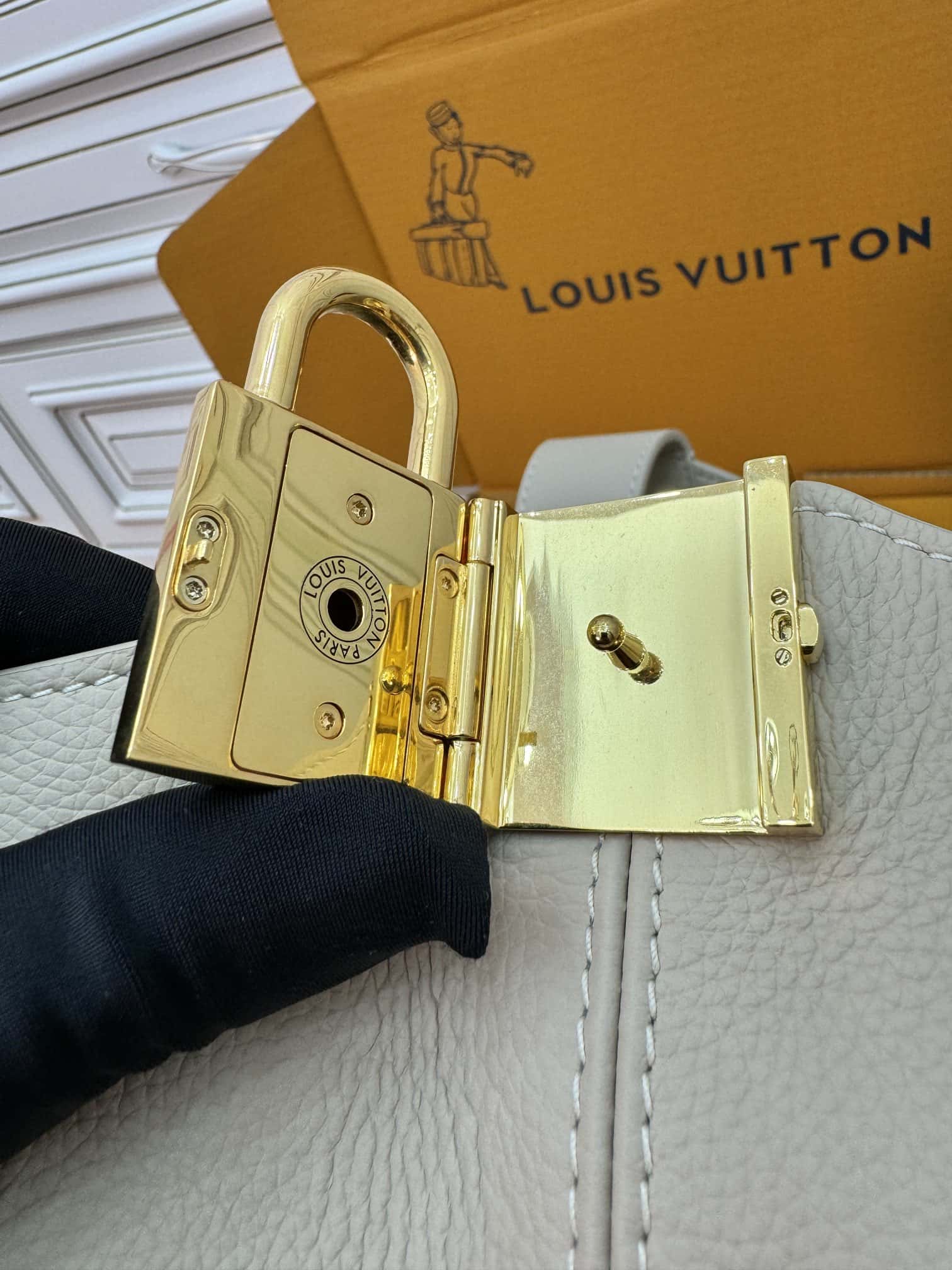 LV頂級原單包M25022 LOW KEY HOBO 中號手袋禮品袋¥2,880.00-頂級1:1精品高仿包包香港台灣批發價格推薦微信哪裡買