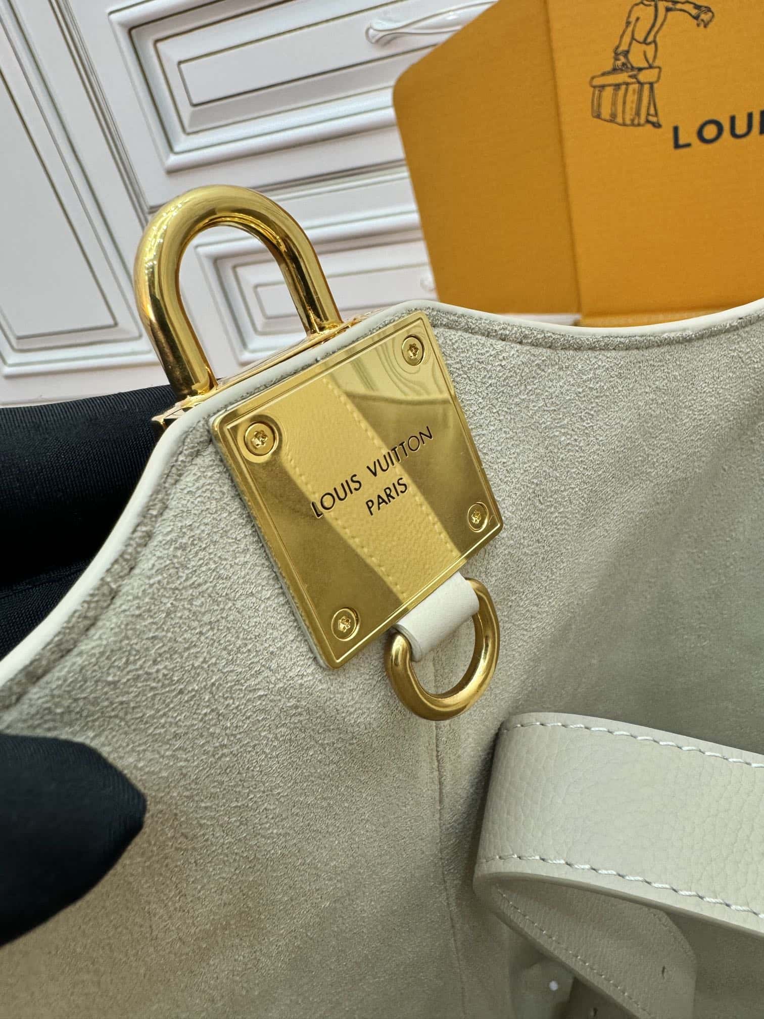 LV頂級原單包M25022 LOW KEY HOBO 中號手袋禮品袋¥2,880.00-頂級1:1精品高仿包包香港台灣批發價格推薦微信哪裡買