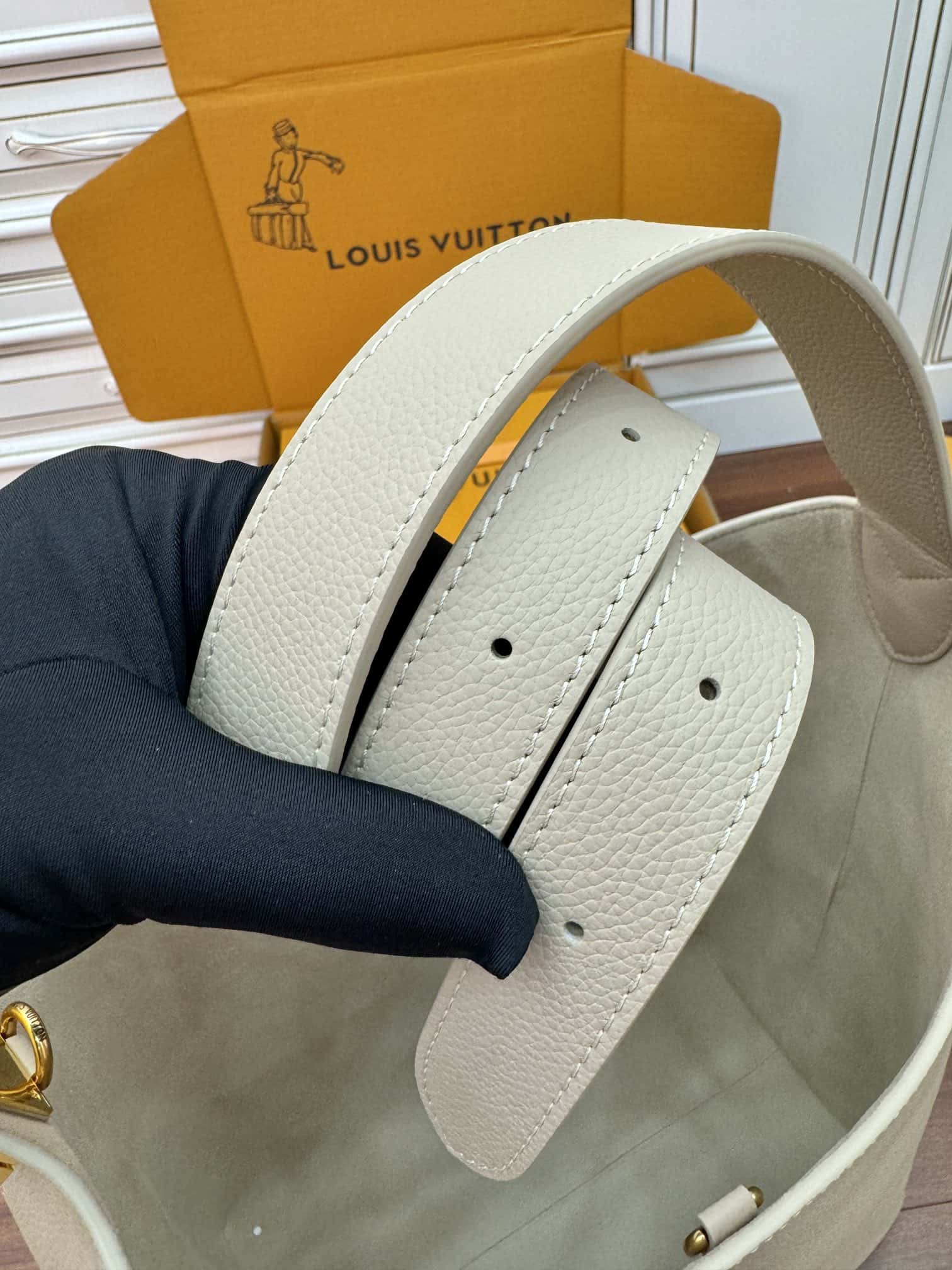 LV頂級原單包M25022 LOW KEY HOBO 中號手袋禮品袋¥2,880.00-頂級1:1精品高仿包包香港台灣批發價格推薦微信哪裡買