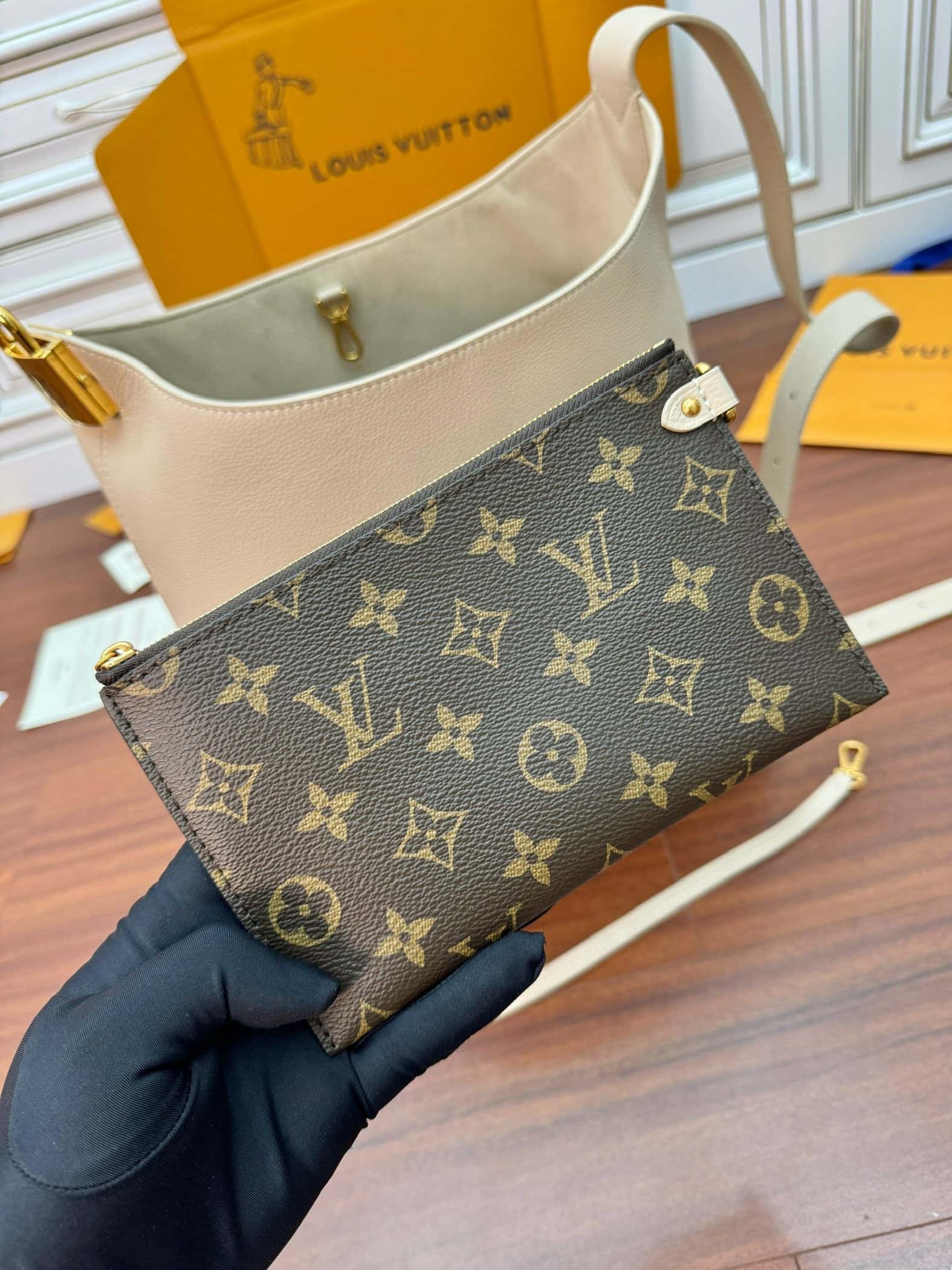LV頂級原單包M25022 LOW KEY HOBO 中號手袋禮品袋¥2,880.00-頂級1:1精品高仿包包香港台灣批發價格推薦微信哪裡買