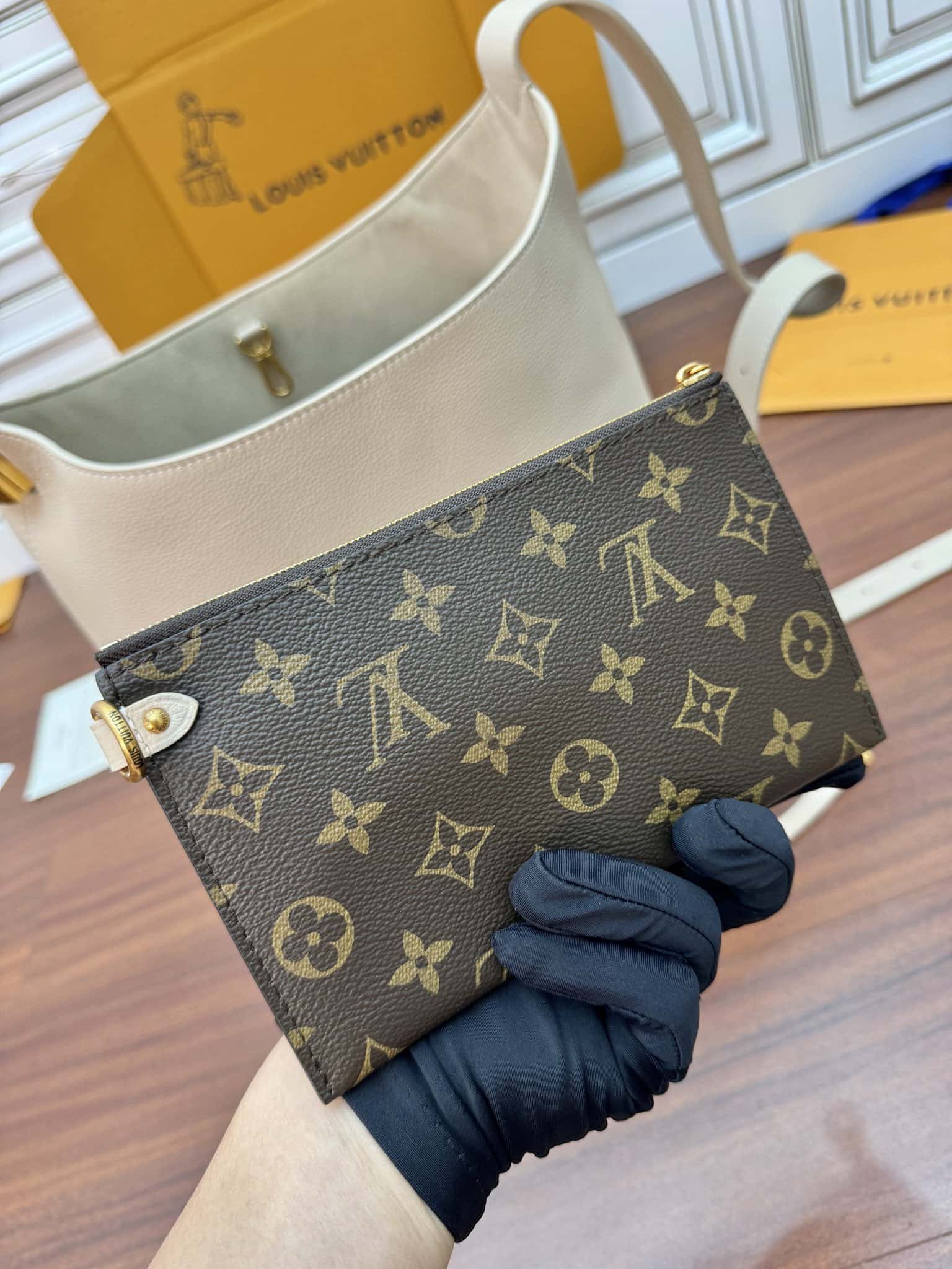 LV頂級原單包M25022 LOW KEY HOBO 中號手袋禮品袋¥2,880.00-頂級1:1精品高仿包包香港台灣批發價格推薦微信哪裡買