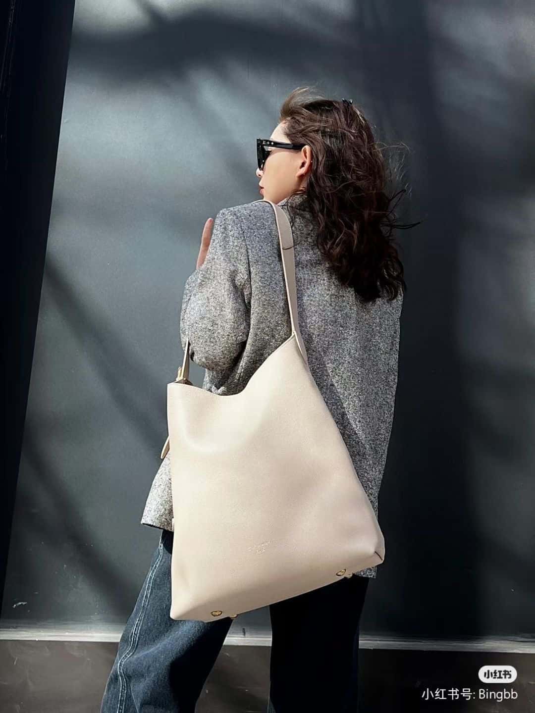 LV頂級原單包M25022 LOW KEY HOBO 中號手袋禮品袋¥2,880.00-頂級1:1精品高仿包包香港台灣批發價格推薦微信哪裡買