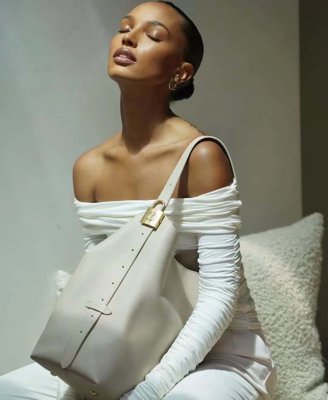 LV頂級原單包M25022 LOW KEY HOBO 中號手袋禮品袋¥2,880.00-頂級1:1精品高仿包包香港台灣批發價格推薦微信哪裡買