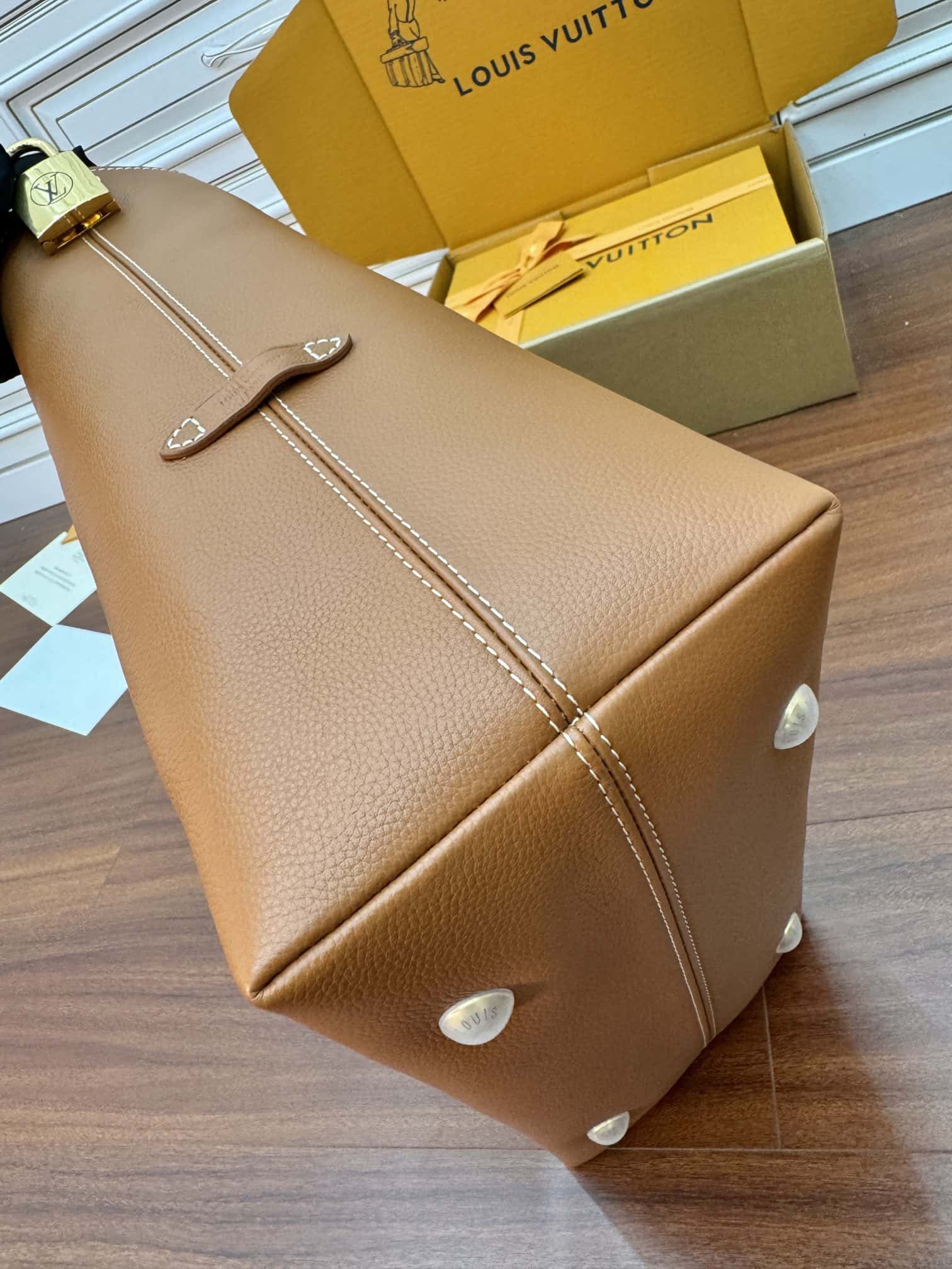 LV正品級原單包 專櫃同步M24974 LOW KEY HOBO 中號手袋¥2,880.00-頂級1:1精品高仿包包香港台灣批發價格推薦微信哪裡買