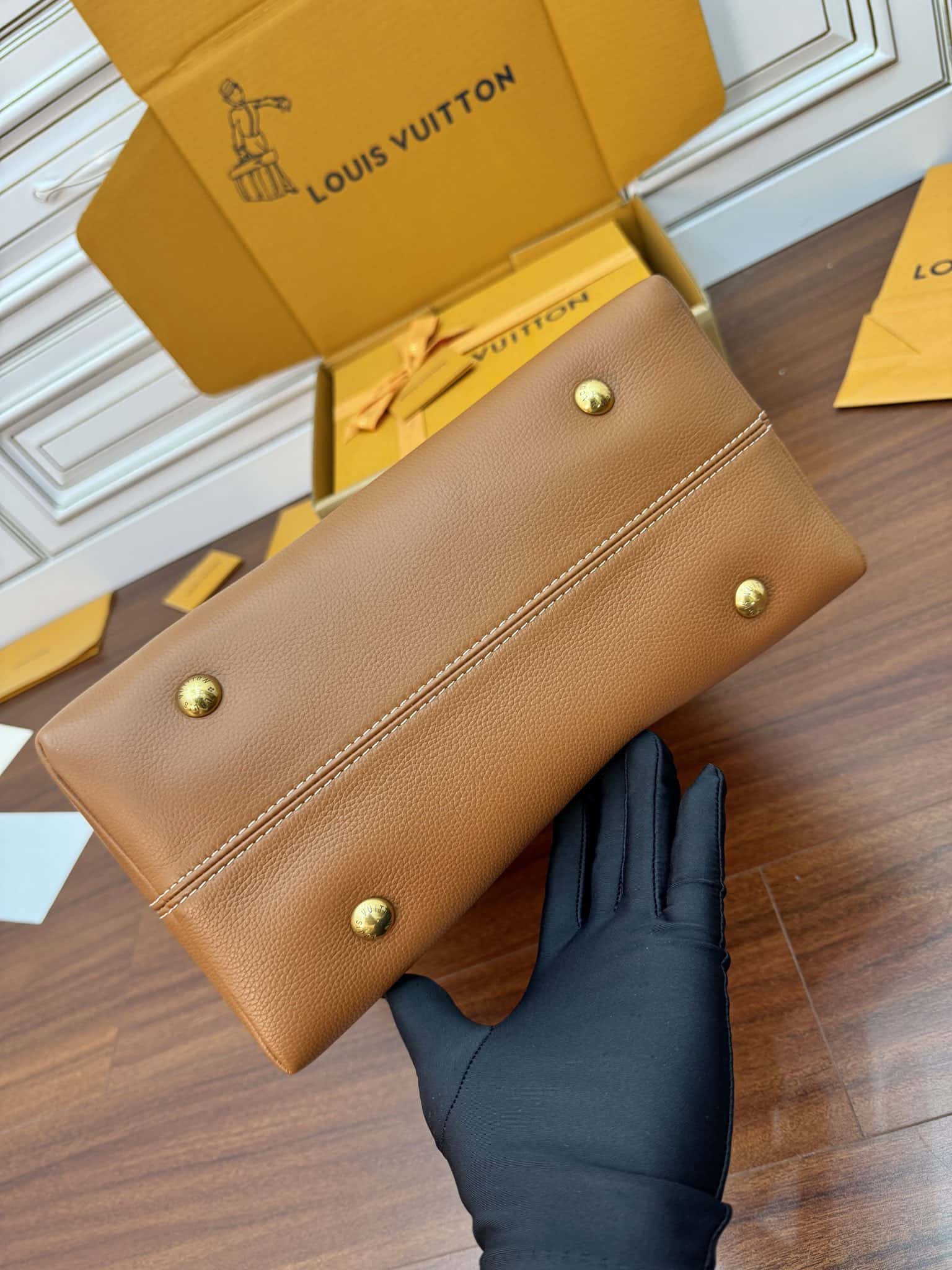 LV正品級原單包 專櫃同步M24974 LOW KEY HOBO 中號手袋¥2,880.00-頂級1:1精品高仿包包香港台灣批發價格推薦微信哪裡買