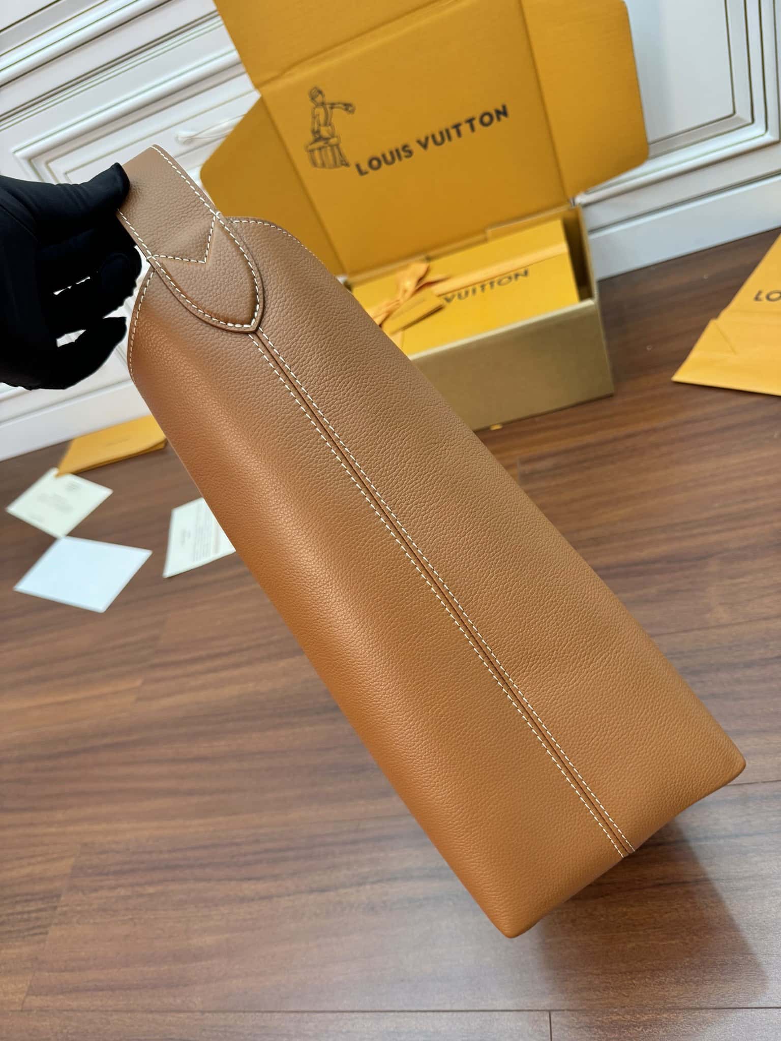 LV正品級原單包 專櫃同步M24974 LOW KEY HOBO 中號手袋¥2,880.00-頂級1:1精品高仿包包香港台灣批發價格推薦微信哪裡買