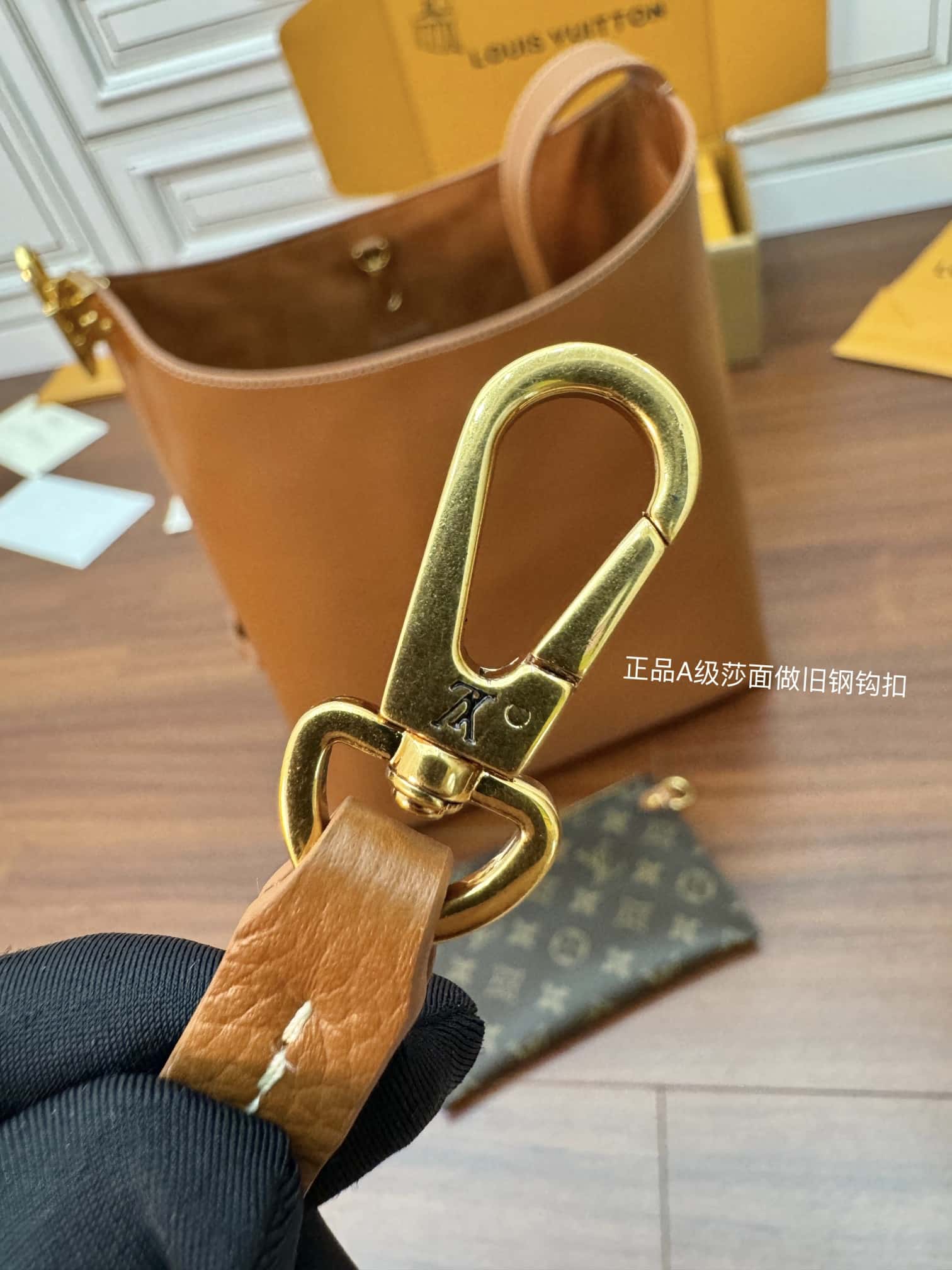 LV正品級原單包 專櫃同步M24974 LOW KEY HOBO 中號手袋¥2,880.00-頂級1:1精品高仿包包香港台灣批發價格推薦微信哪裡買