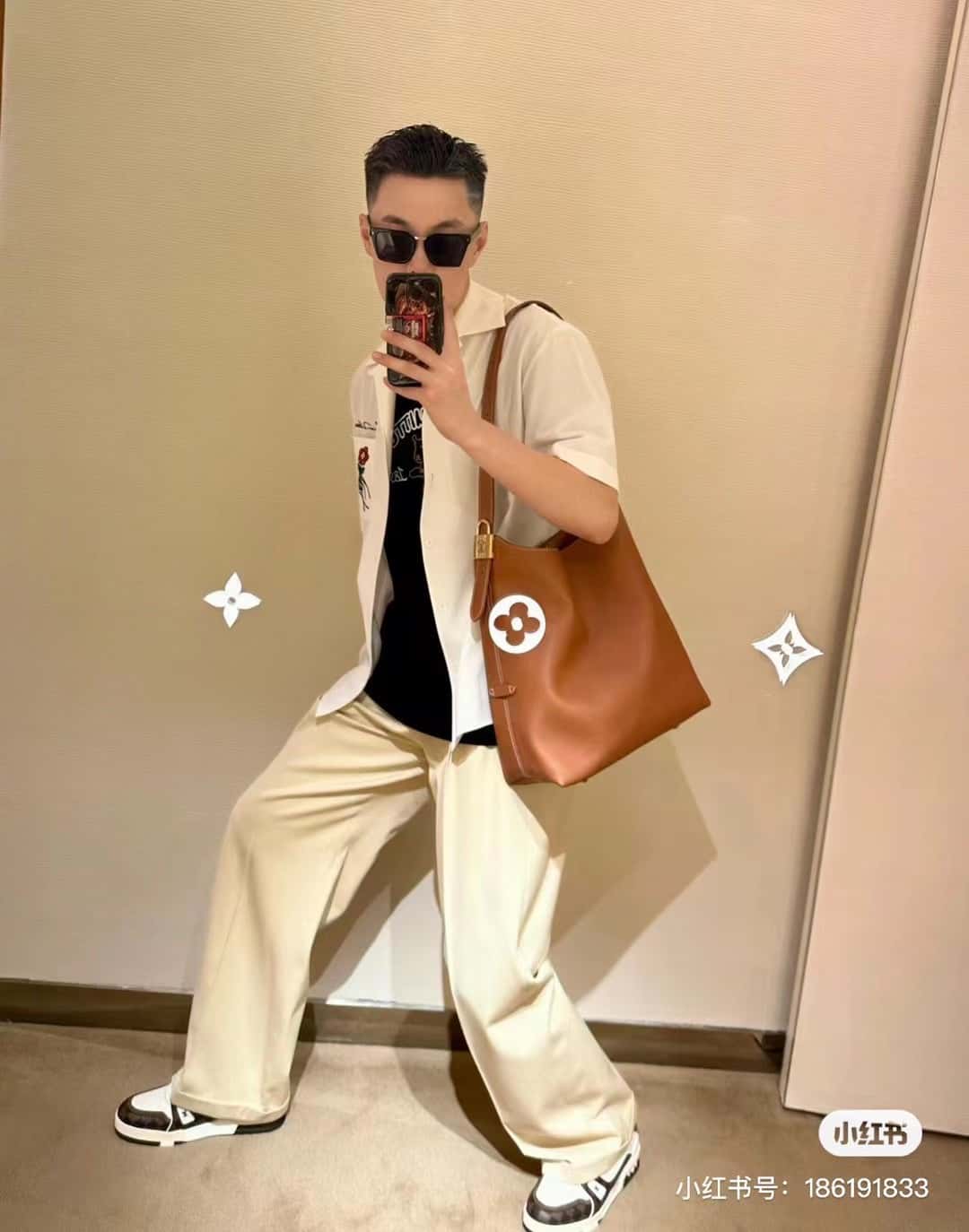 LV正品級原單包 專櫃同步M24974 LOW KEY HOBO 中號手袋¥2,880.00-頂級1:1精品高仿包包香港台灣批發價格推薦微信哪裡買