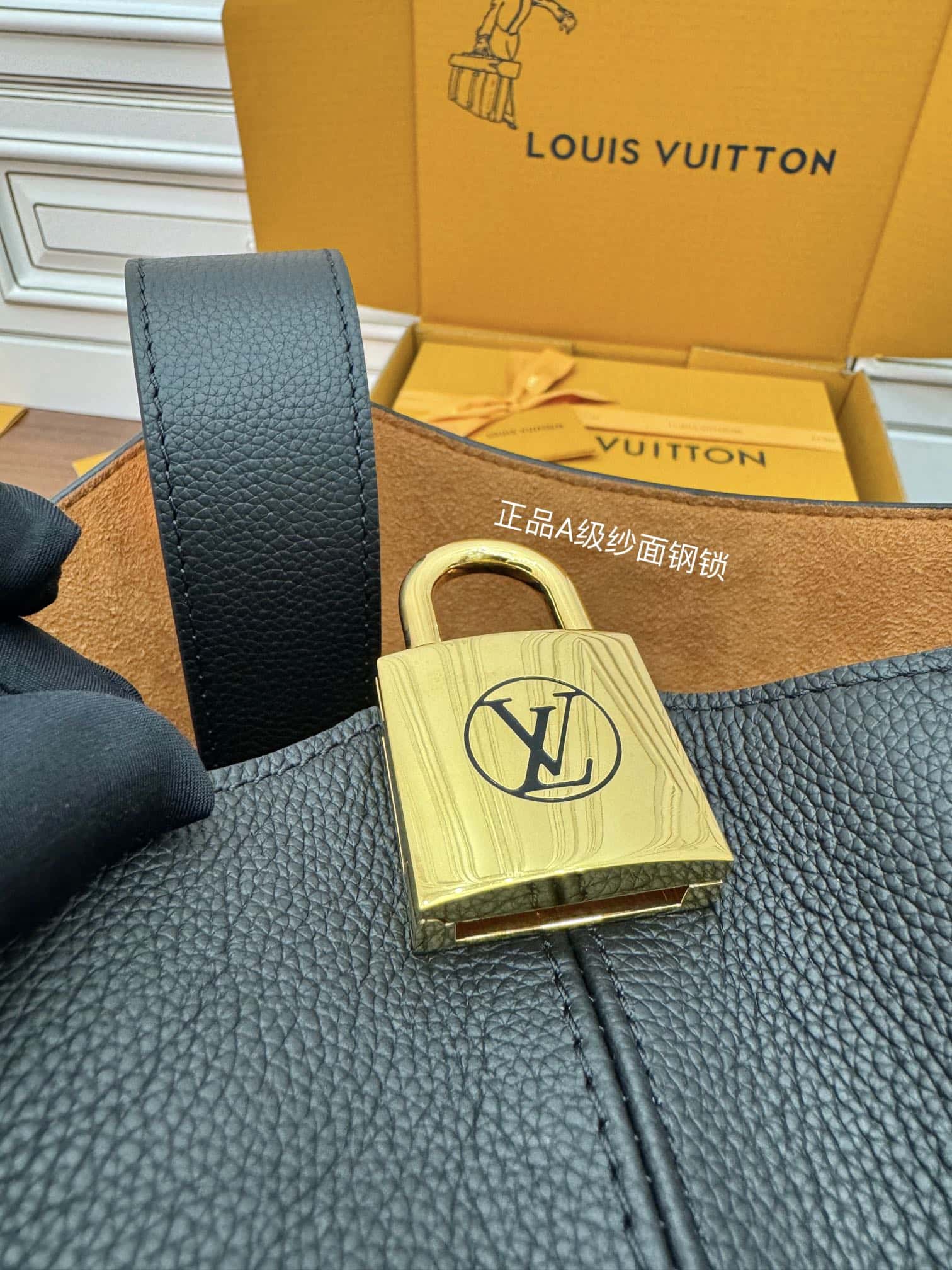 LV A級皮料 M24856 LOW KEY HOBO 高仿中號手袋¥2,880.00-頂級1:1精品高仿包包香港台灣批發價格推薦微信哪裡買