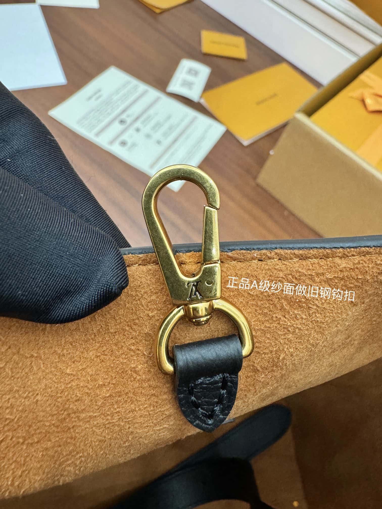 LV A級皮料 M24856 LOW KEY HOBO 高仿中號手袋¥2,880.00-頂級1:1精品高仿包包香港台灣批發價格推薦微信哪裡買