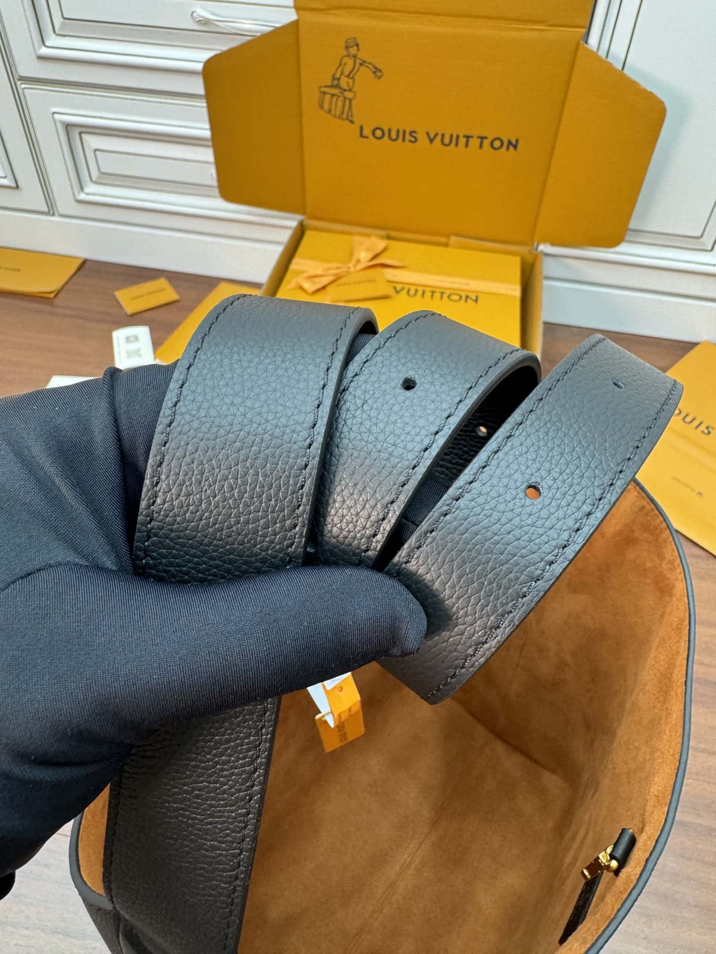 LV A級皮料 M24856 LOW KEY HOBO 高仿中號手袋¥2,880.00-頂級1:1精品高仿包包香港台灣批發價格推薦微信哪裡買