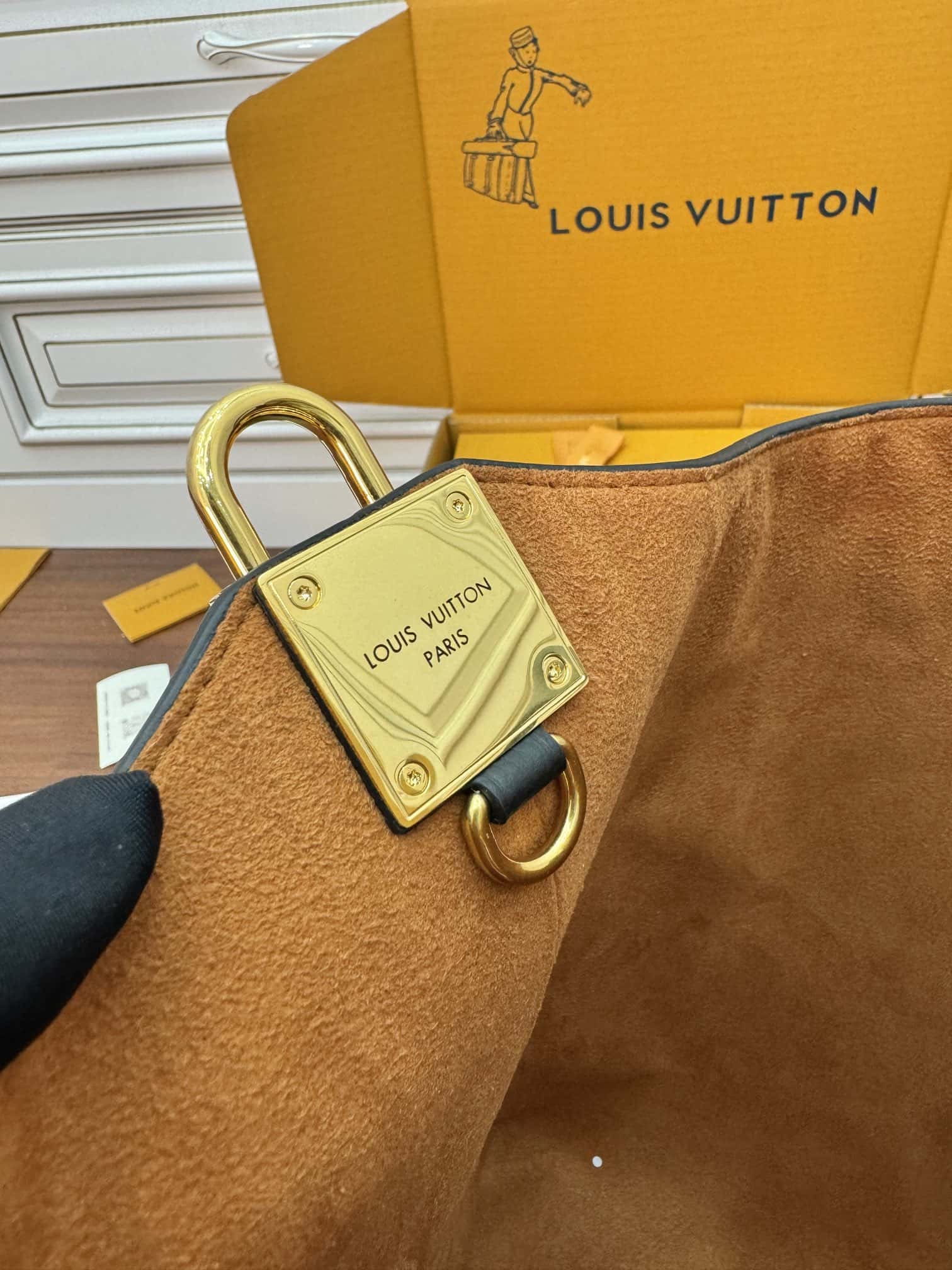 LV A級皮料 M24856 LOW KEY HOBO 高仿中號手袋¥2,880.00-頂級1:1精品高仿包包香港台灣批發價格推薦微信哪裡買