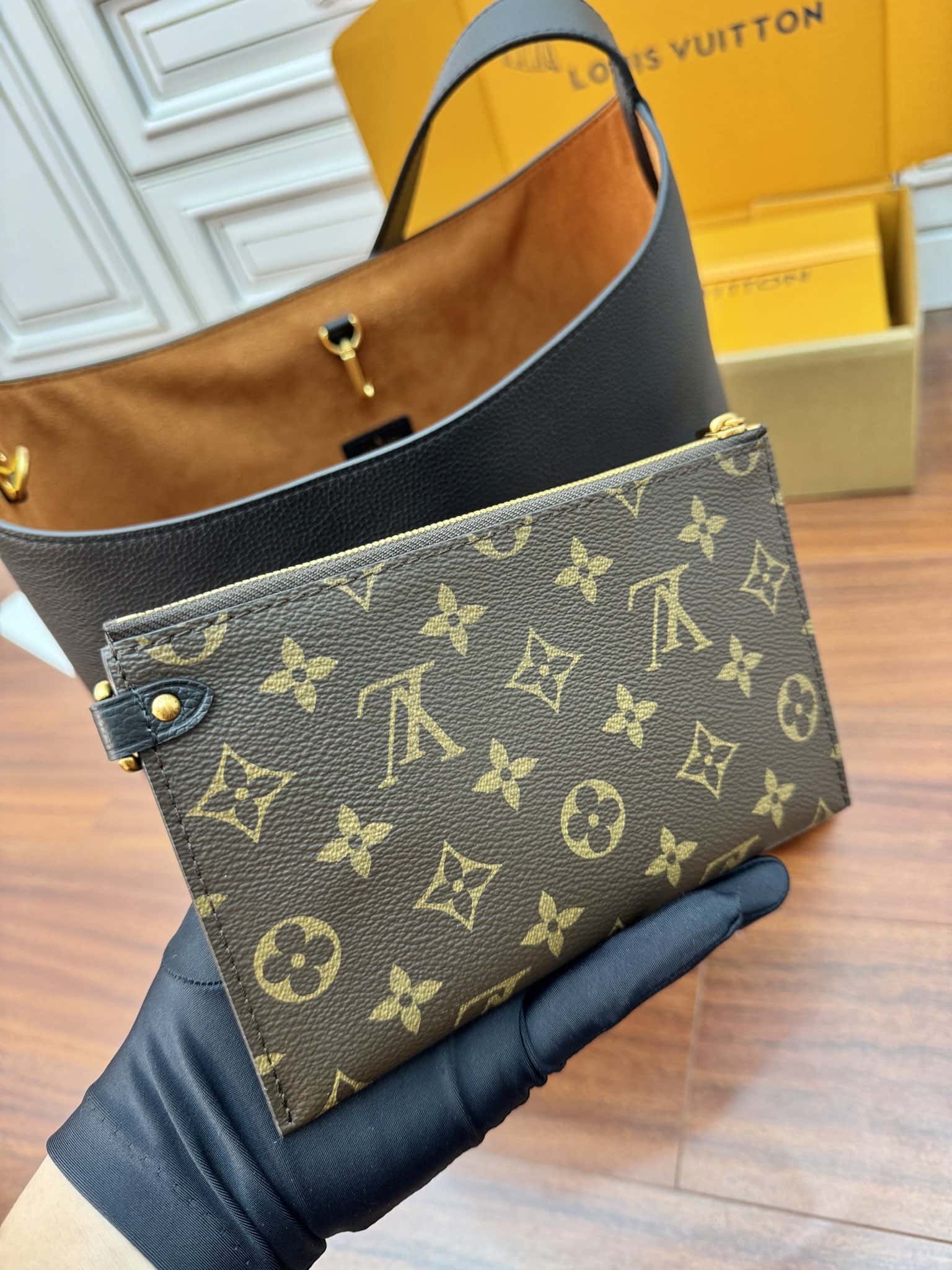 LV A級皮料 M24856 LOW KEY HOBO 高仿中號手袋¥2,880.00-頂級1:1精品高仿包包香港台灣批發價格推薦微信哪裡買