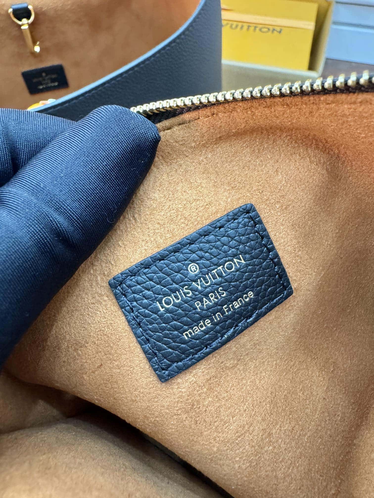 LV A級皮料 M24856 LOW KEY HOBO 高仿中號手袋¥2,880.00-頂級1:1精品高仿包包香港台灣批發價格推薦微信哪裡買