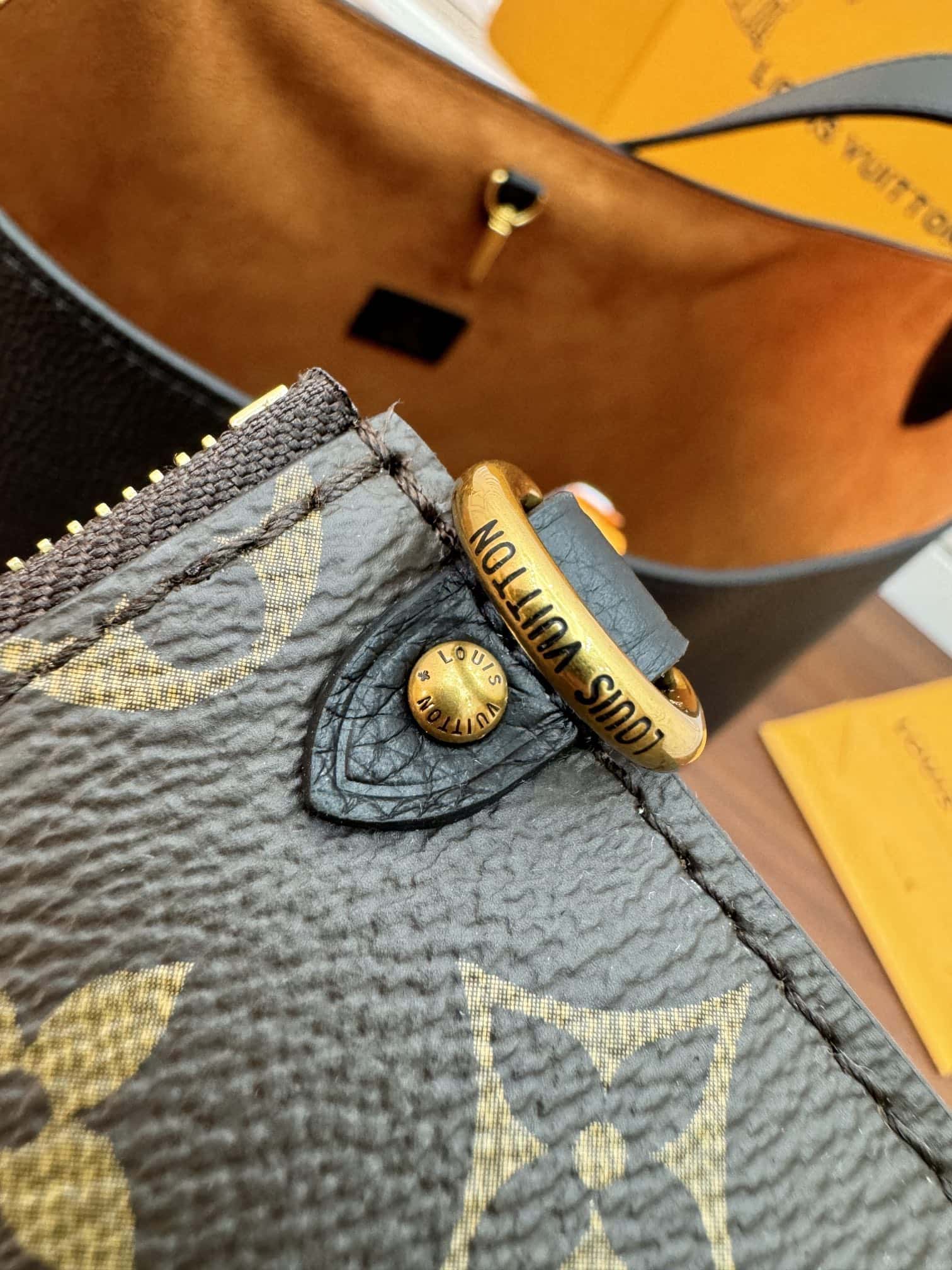 LV A級皮料 M24856 LOW KEY HOBO 高仿中號手袋¥2,880.00-頂級1:1精品高仿包包香港台灣批發價格推薦微信哪裡買