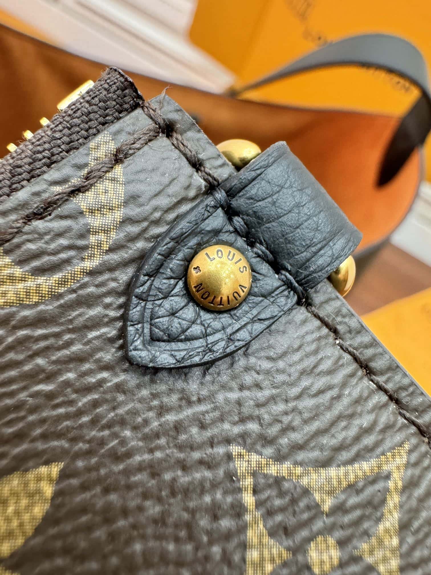 LV A級皮料 M24856 LOW KEY HOBO 高仿中號手袋¥2,880.00-頂級1:1精品高仿包包香港台灣批發價格推薦微信哪裡買