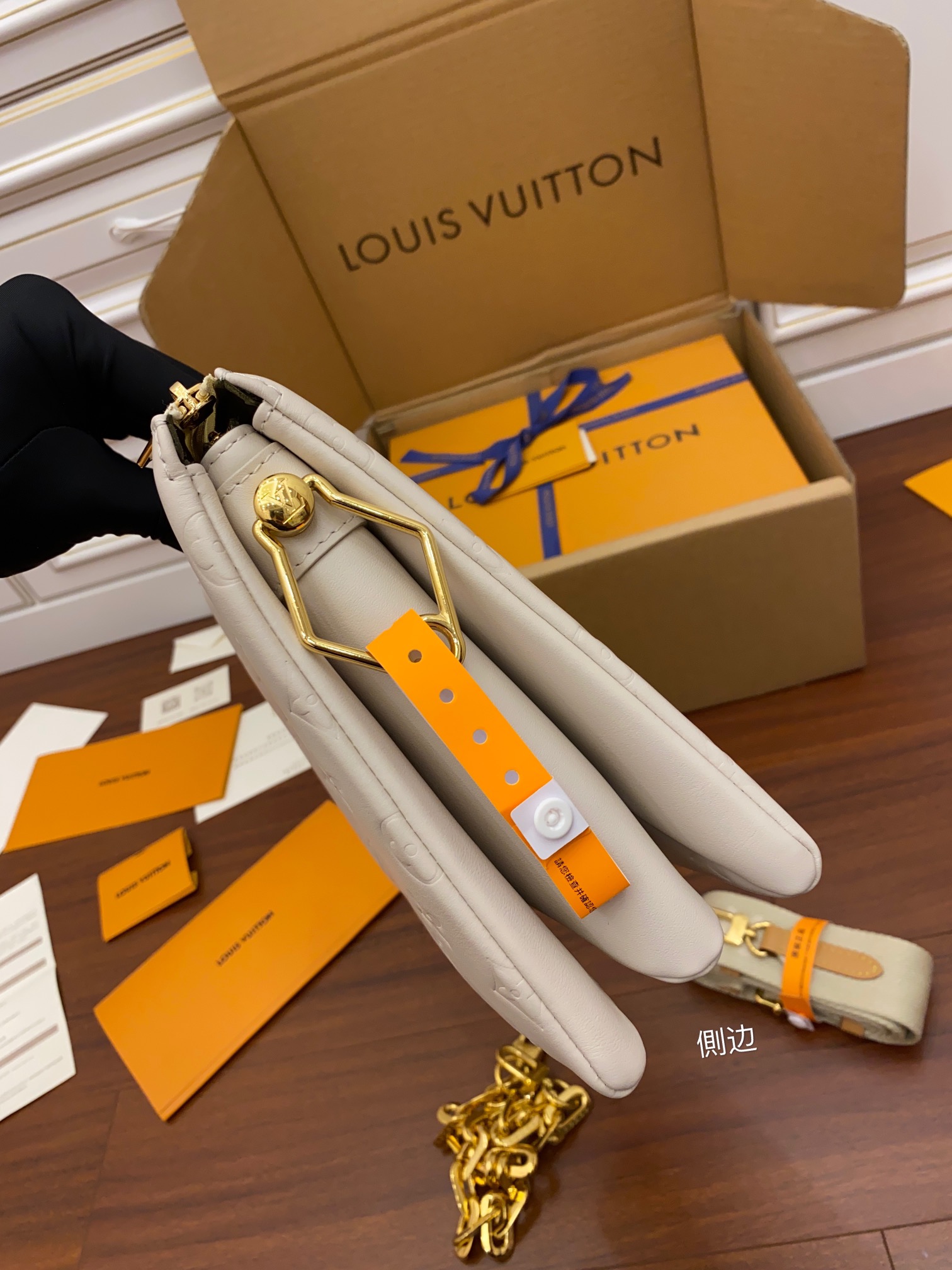 A級出品Louis Vuitton LV 高仿包Coussin PM Handbags M57793¥2,880.00-頂級1:1精品高仿包包香港台灣批發價格推薦微信哪裡買