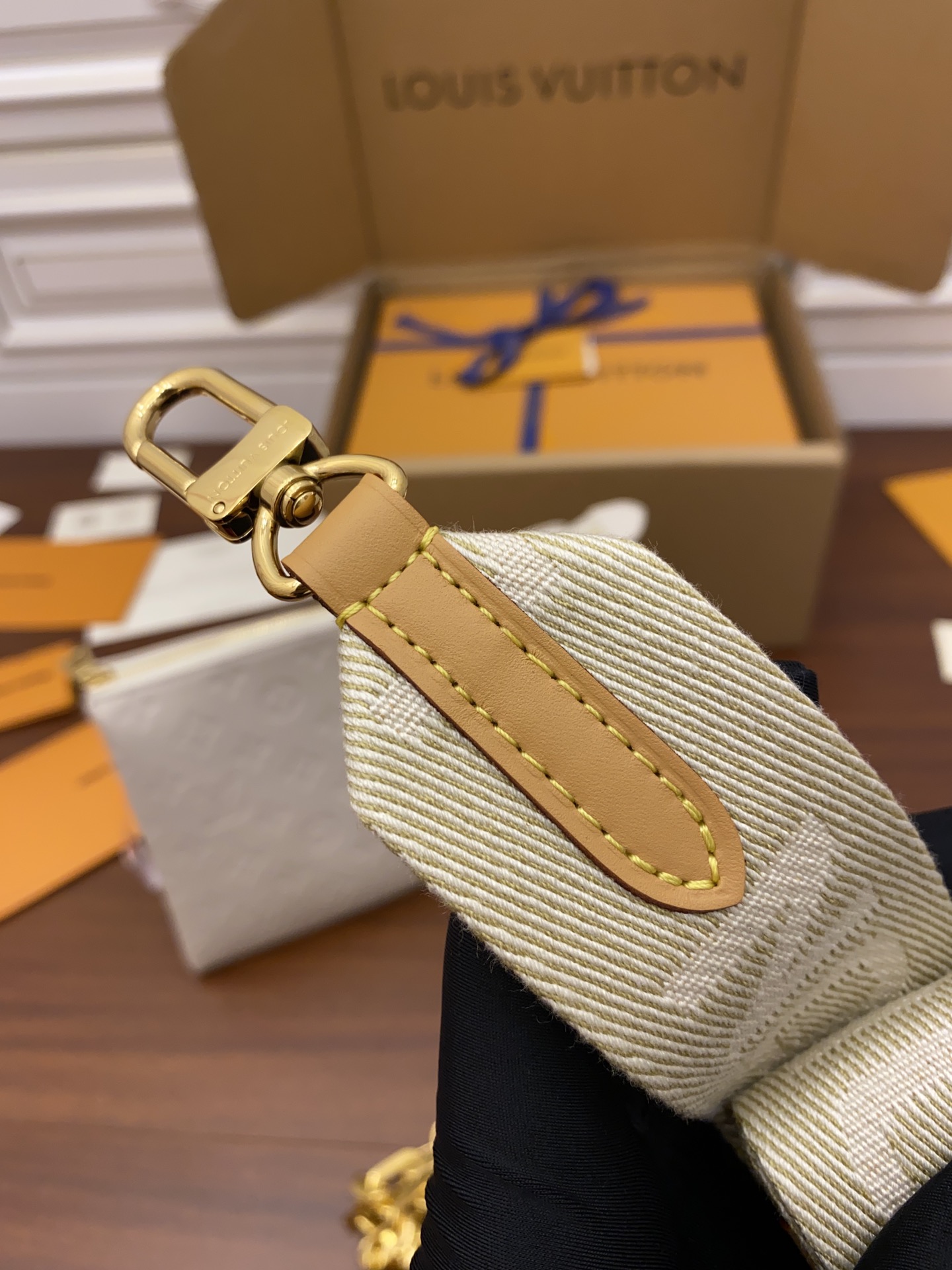 A級出品Louis Vuitton LV 高仿包Coussin PM Handbags M57793¥2,880.00-頂級1:1精品高仿包包香港台灣批發價格推薦微信哪裡買