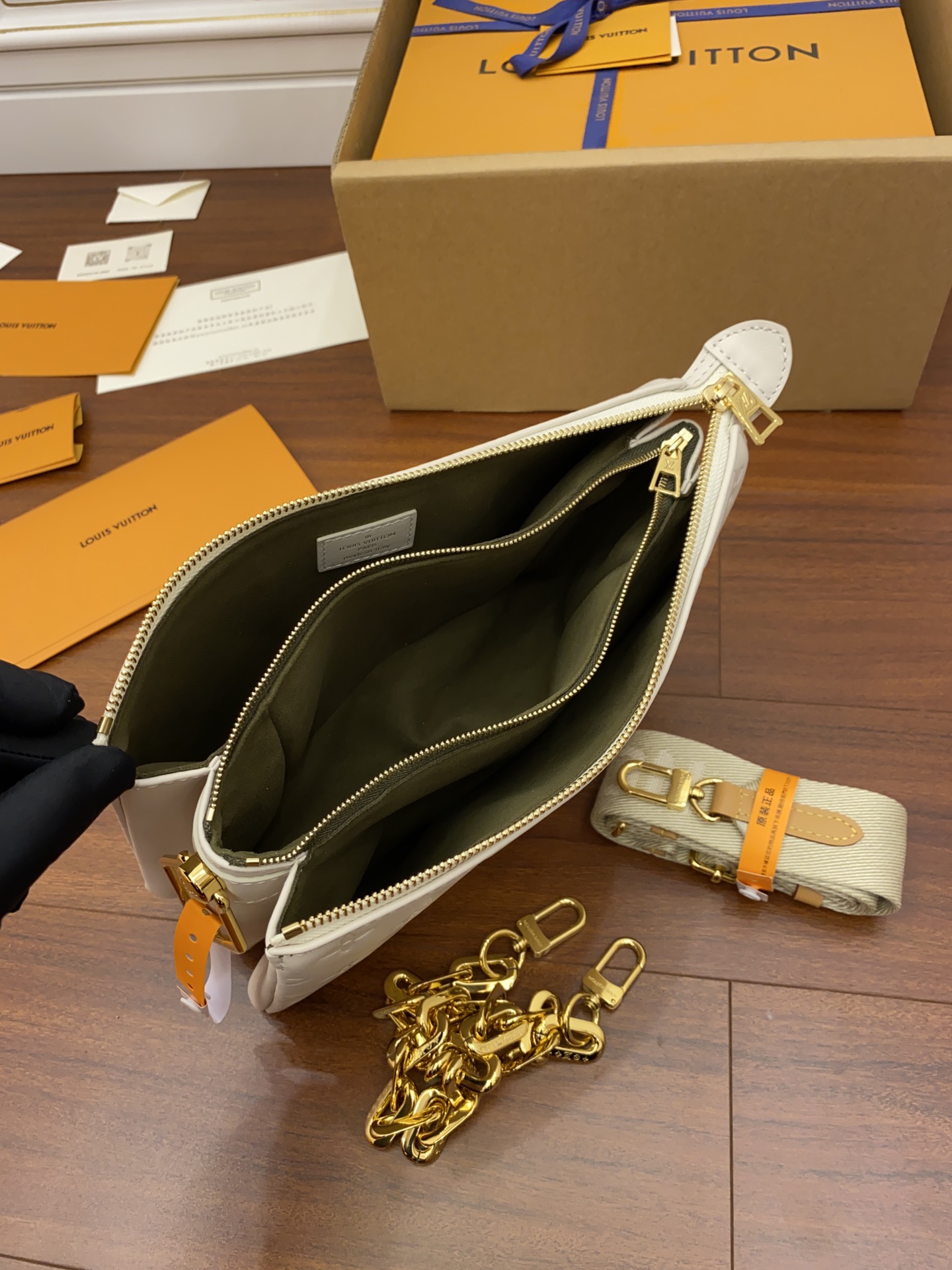 A級出品Louis Vuitton LV 高仿包Coussin PM Handbags M57793¥2,880.00-頂級1:1精品高仿包包香港台灣批發價格推薦微信哪裡買