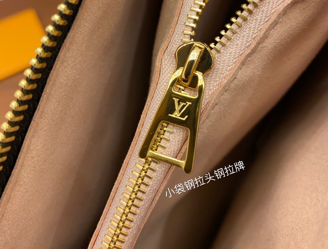 Louis Vuitton LV原單包 Coussin PM Handbags M57790¥2,880.00-頂級1:1精品高仿包包香港台灣批發價格推薦微信哪裡買