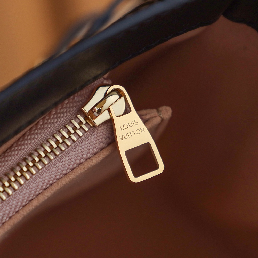 LV M45908 Trianon PM 正品級原單高仿手提包¥2,880.00-頂級1:1精品高仿包包香港台灣批發價格推薦微信哪裡買