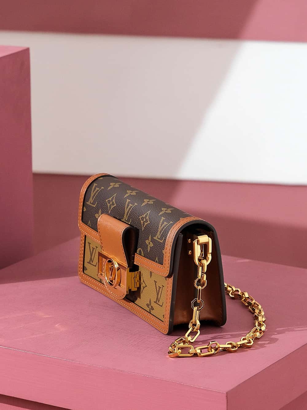 LV M46757 DAUPHINE EAST WEST高仿 手袋最美郵差包¥2,680.00-頂級1:1精品高仿包包香港台灣批發價格推薦微信哪裡買