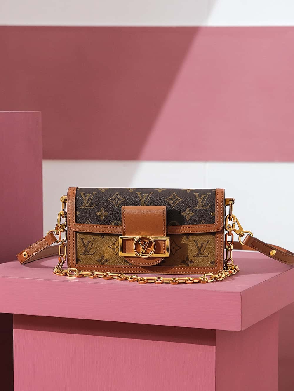 LV M46757 DAUPHINE EAST WEST高仿 手袋最美郵差包¥2,680.00-頂級1:1精品高仿包包香港台灣批發價格推薦微信哪裡買