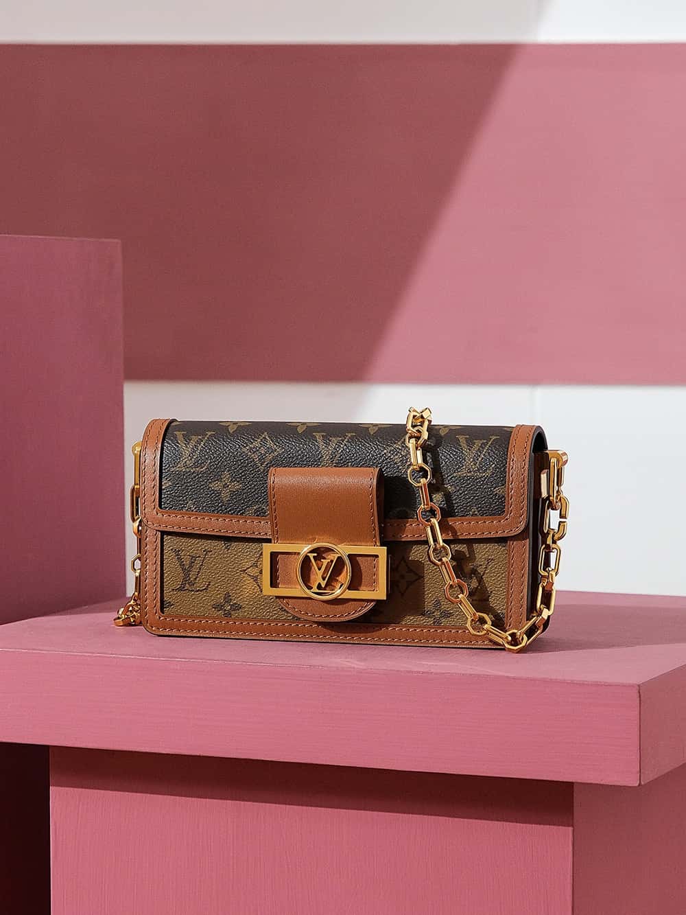 LV M46757 DAUPHINE EAST WEST高仿 手袋最美郵差包¥2,680.00-頂級1:1精品高仿包包香港台灣批發價格推薦微信哪裡買