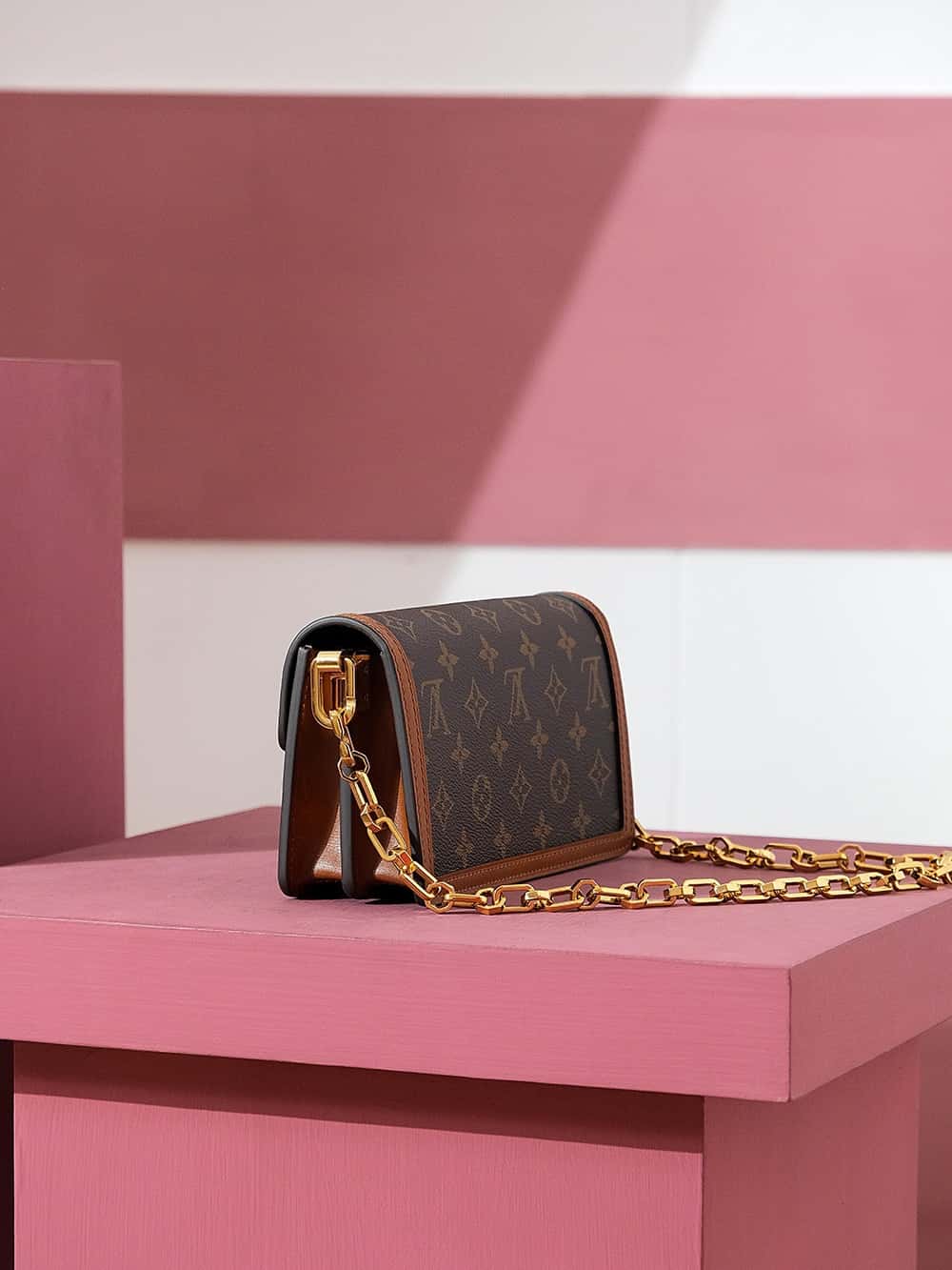 LV M46757 DAUPHINE EAST WEST高仿 手袋最美郵差包¥2,680.00-頂級1:1精品高仿包包香港台灣批發價格推薦微信哪裡買