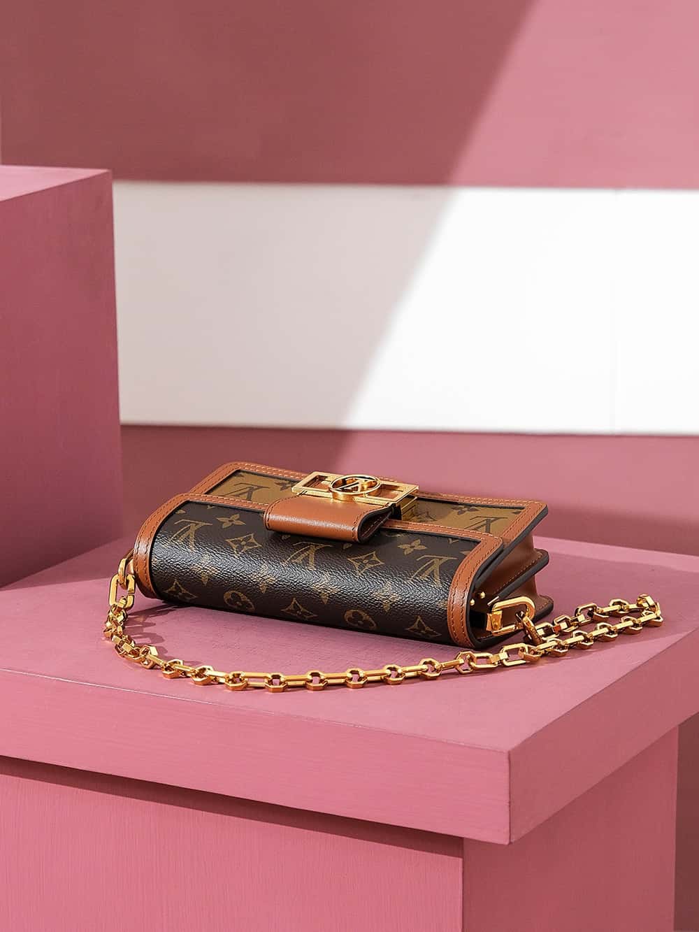 LV M46757 DAUPHINE EAST WEST高仿 手袋最美郵差包¥2,680.00-頂級1:1精品高仿包包香港台灣批發價格推薦微信哪裡買