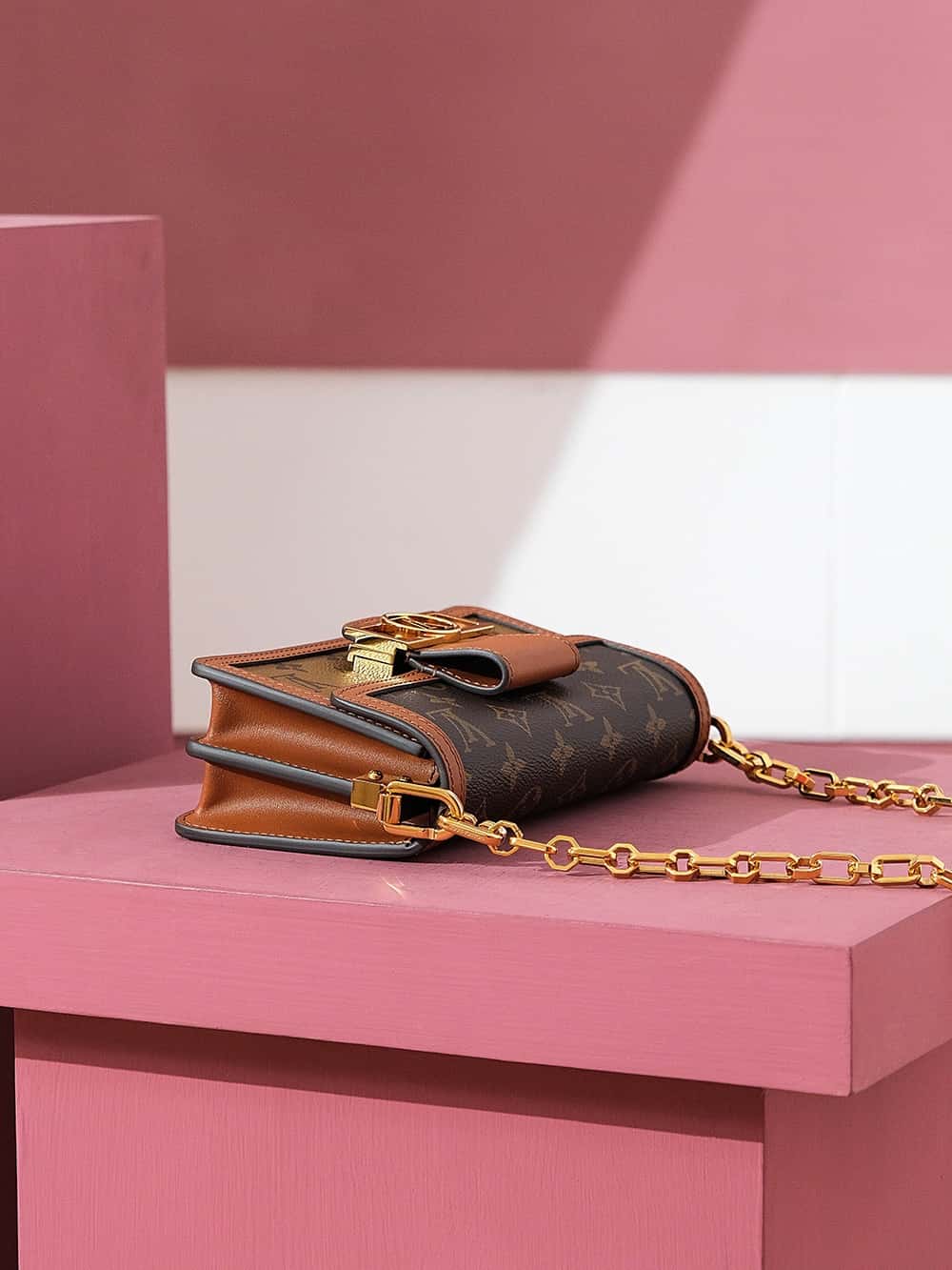 LV M46757 DAUPHINE EAST WEST高仿 手袋最美郵差包¥2,680.00-頂級1:1精品高仿包包香港台灣批發價格推薦微信哪裡買