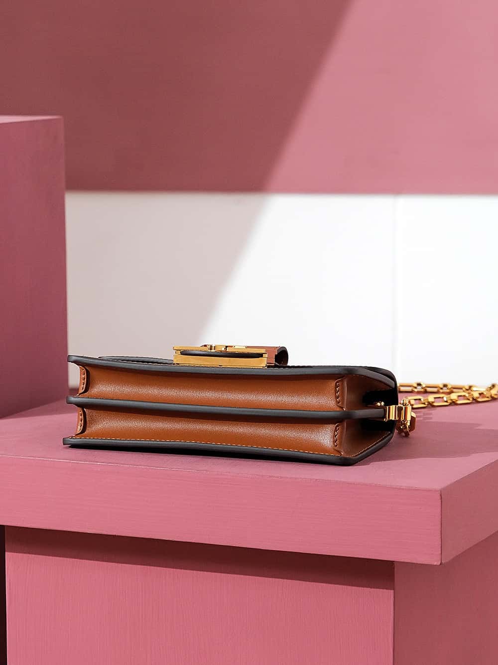 LV M46757 DAUPHINE EAST WEST高仿 手袋最美郵差包¥2,680.00-頂級1:1精品高仿包包香港台灣批發價格推薦微信哪裡買