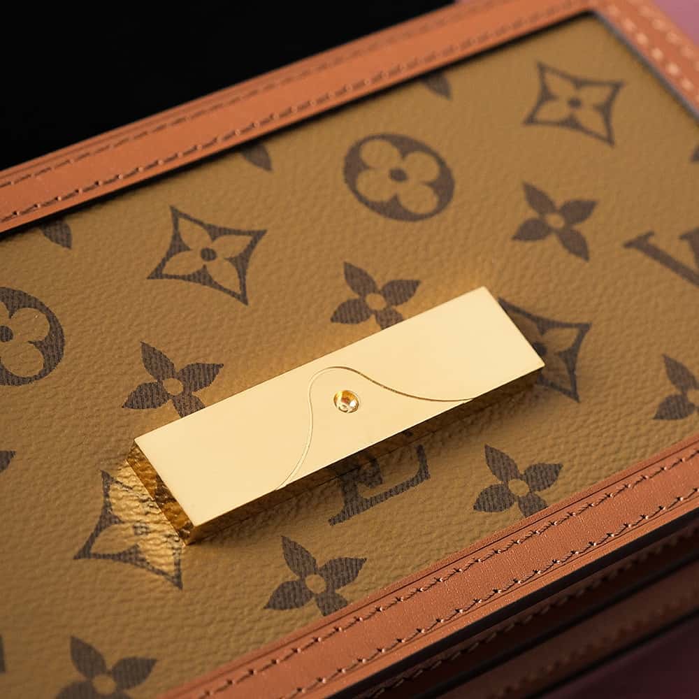 LV M46757 DAUPHINE EAST WEST高仿 手袋最美郵差包¥2,680.00-頂級1:1精品高仿包包香港台灣批發價格推薦微信哪裡買