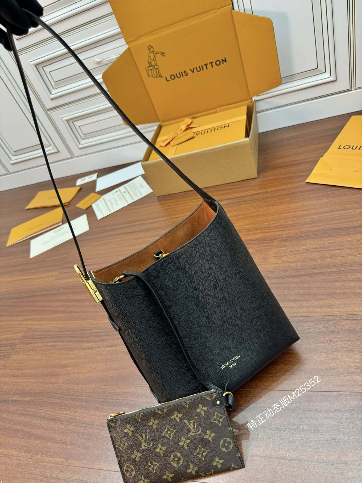 LV高仿包 M25352 Low Key Hobo PM黑色 A級出品配圖上的全套包裝¥2,880.00-頂級1:1精品高仿包包香港台灣批發價格推薦微信哪裡買