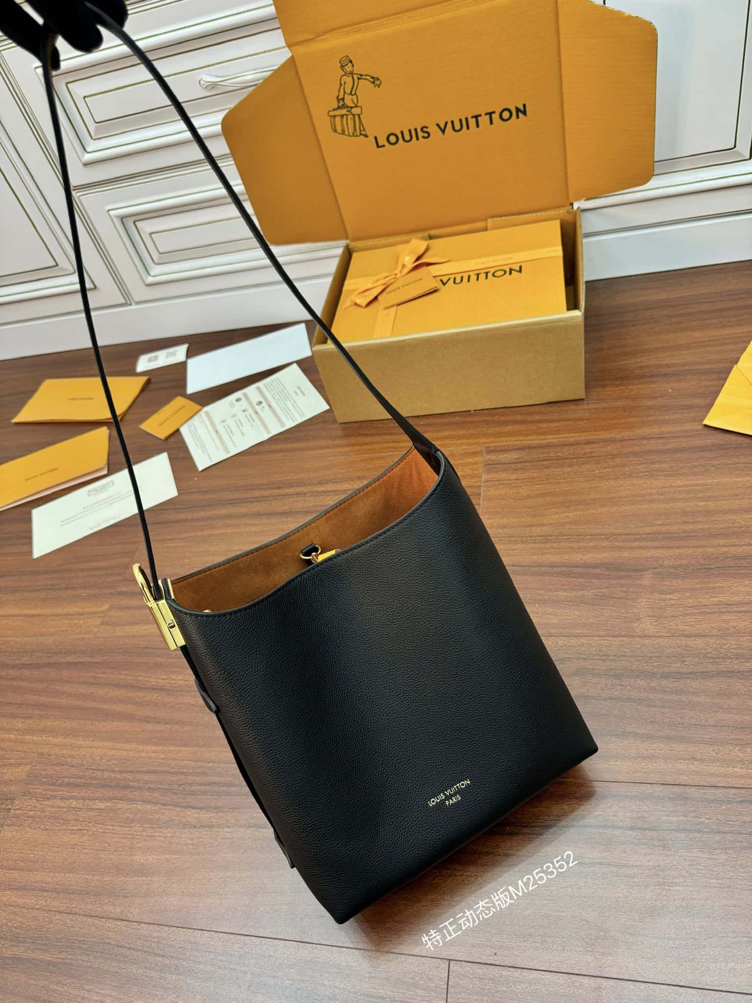 LV高仿包 M25352 Low Key Hobo PM黑色 A級出品配圖上的全套包裝¥2,880.00-頂級1:1精品高仿包包香港台灣批發價格推薦微信哪裡買