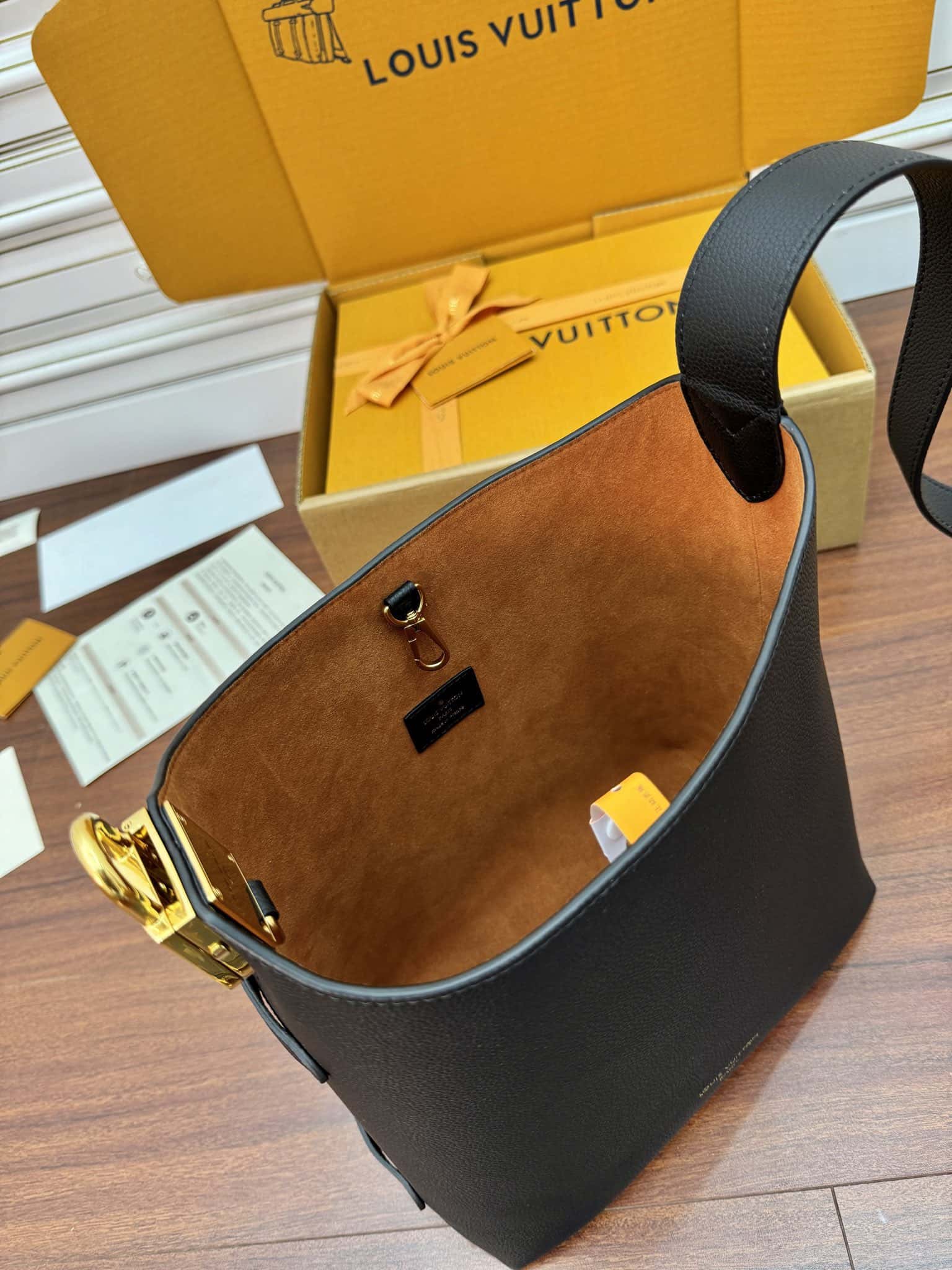 LV高仿包 M25352 Low Key Hobo PM黑色 A級出品配圖上的全套包裝¥2,880.00-頂級1:1精品高仿包包香港台灣批發價格推薦微信哪裡買