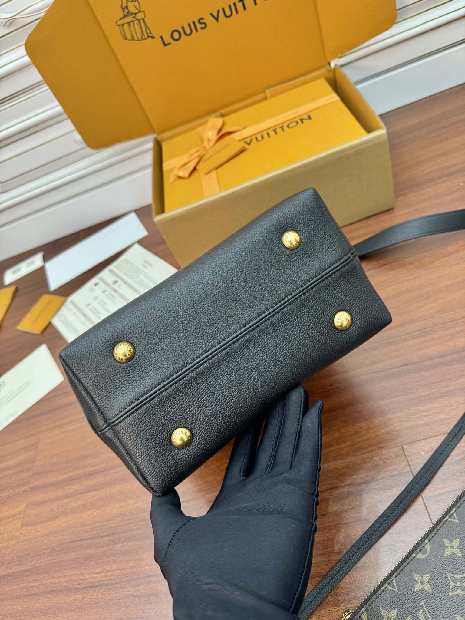 LV高仿包 M25352 Low Key Hobo PM黑色 A級出品配圖上的全套包裝¥2,880.00-頂級1:1精品高仿包包香港台灣批發價格推薦微信哪裡買