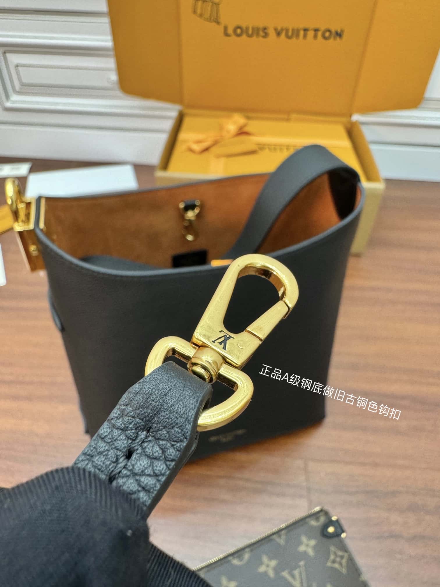 LV高仿包 M25352 Low Key Hobo PM黑色 A級出品配圖上的全套包裝¥2,880.00-頂級1:1精品高仿包包香港台灣批發價格推薦微信哪裡買