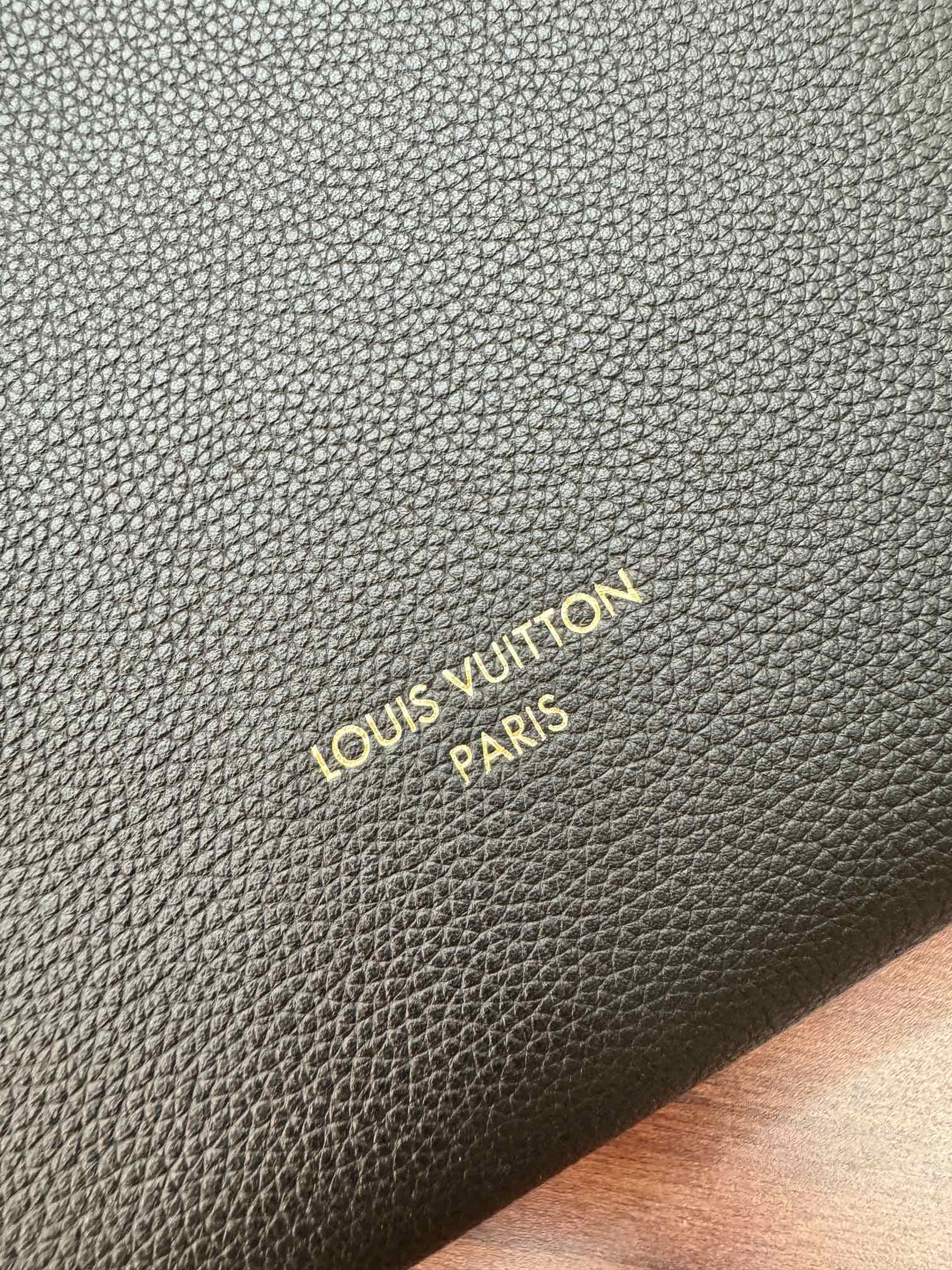 LV高仿包 M25352 Low Key Hobo PM黑色 A級出品配圖上的全套包裝¥2,880.00-頂級1:1精品高仿包包香港台灣批發價格推薦微信哪裡買