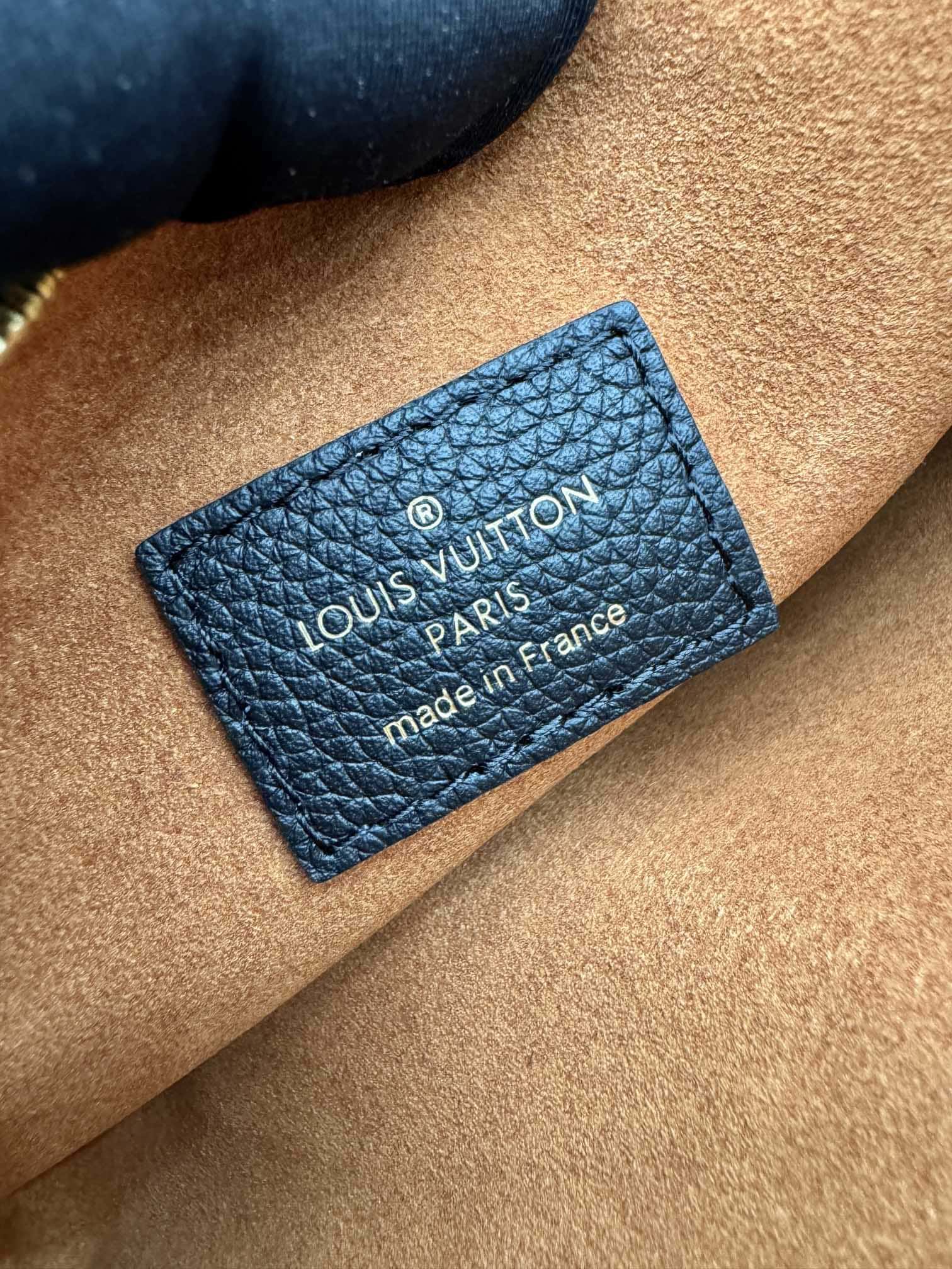 LV高仿包 M25352 Low Key Hobo PM黑色 A級出品配圖上的全套包裝¥2,880.00-頂級1:1精品高仿包包香港台灣批發價格推薦微信哪裡買